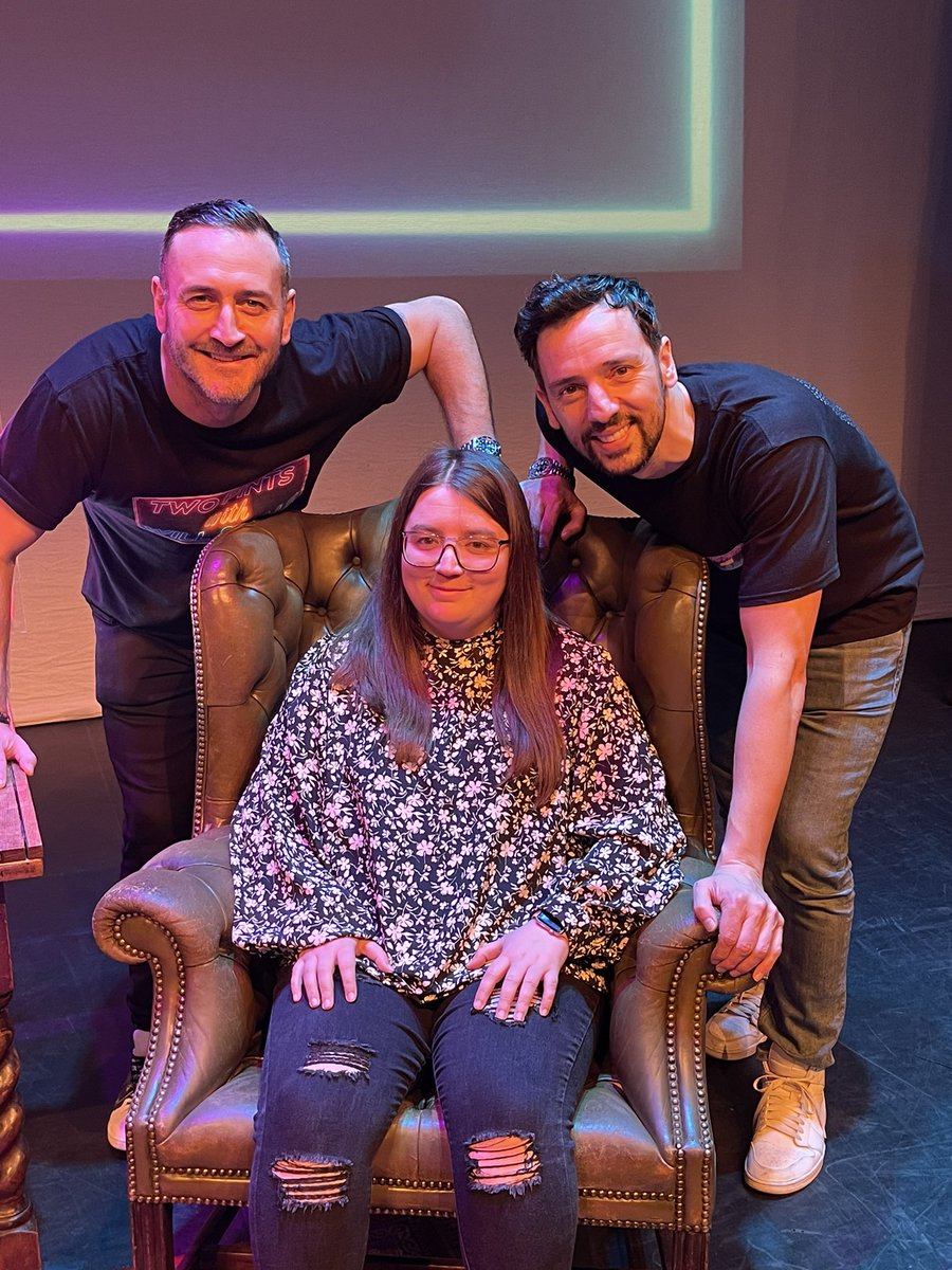 olivia_walsh_2's tweet photo. Such a fab night at #twopintspodcast with @RalfLittle and Will Mellor and after having a chat with Ralf about trainers and his Jordan1s I think Iβm definitely #teamralf ππ https://t.co/wZCimiODKz