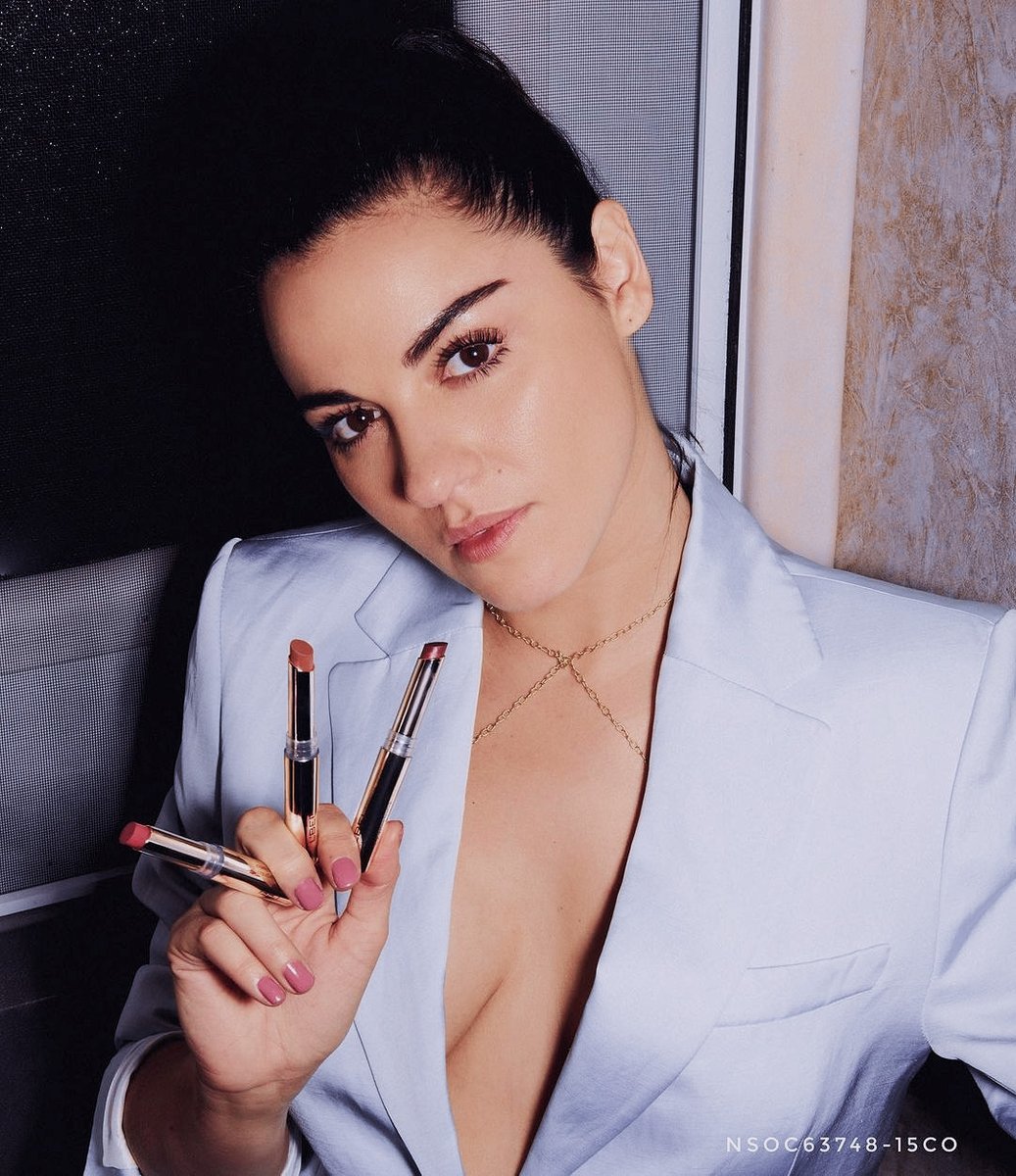 brillotovarroni's tweet photo. Los pequeños detalles son los que marcan la diferencia…💜✨

-PhotoBy📸:
{@maiteperroni}

[TAGS:#MaitePerroni #shootforthemoom #actrizycantantemexicana #mipiscinanafavorita #loveislove #brillotovarroni #familiatovarroni] https://t.co/2Tz4CR9HI5