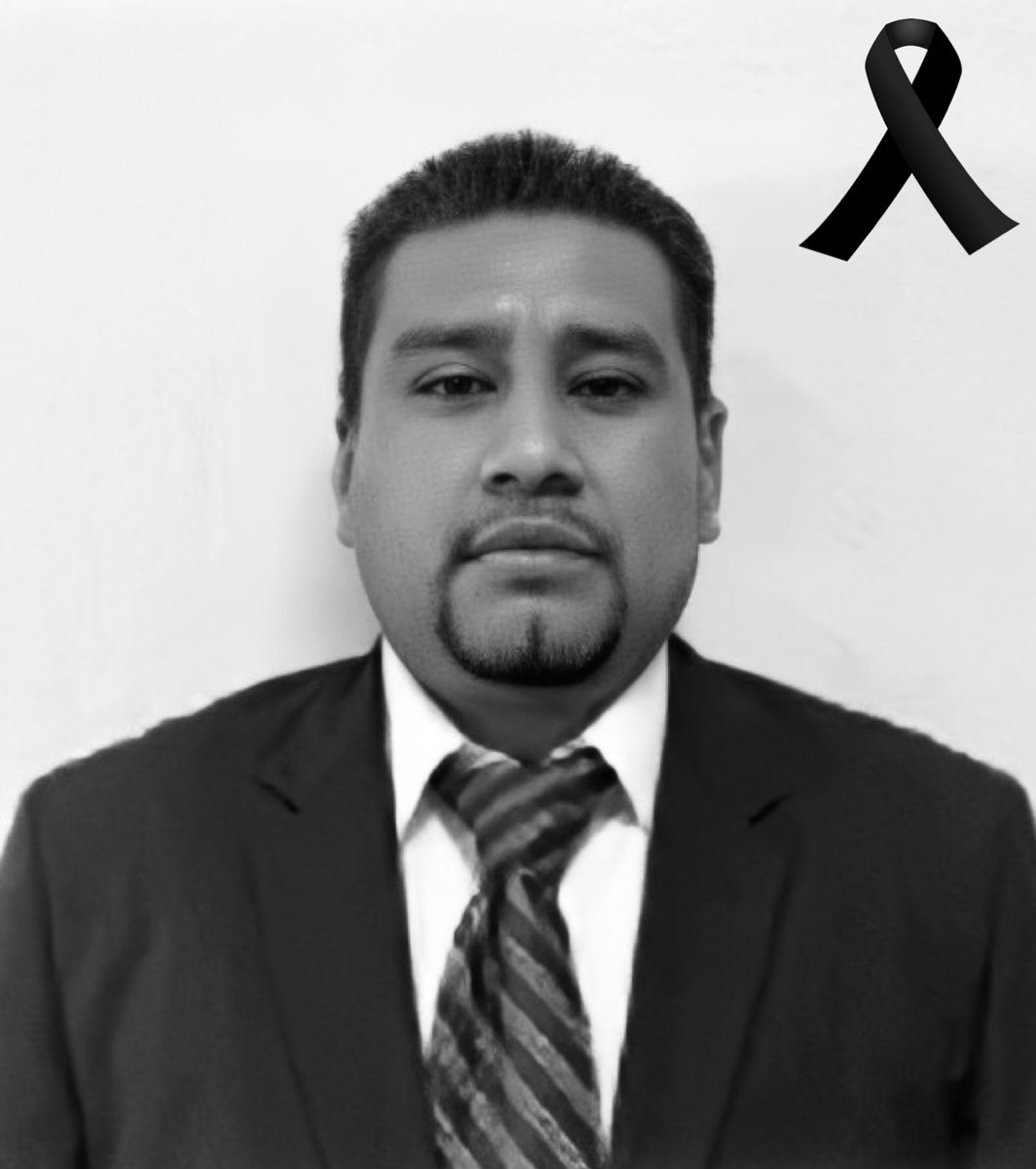 FiscaliaEdomex's tweet photo. La @FiscalíaEdomex y su titular, José Luis Cervantes Martínez, lamentan y condenan el cobarde asesinato de Francisco Javier Cruz Mondragón, compañero de la Policía de Investigación. El hecho no quedará impune, la @FiscaliaEdomex compromete la detención que quien sea culpable. https://t.co/vF6BIIDMMj