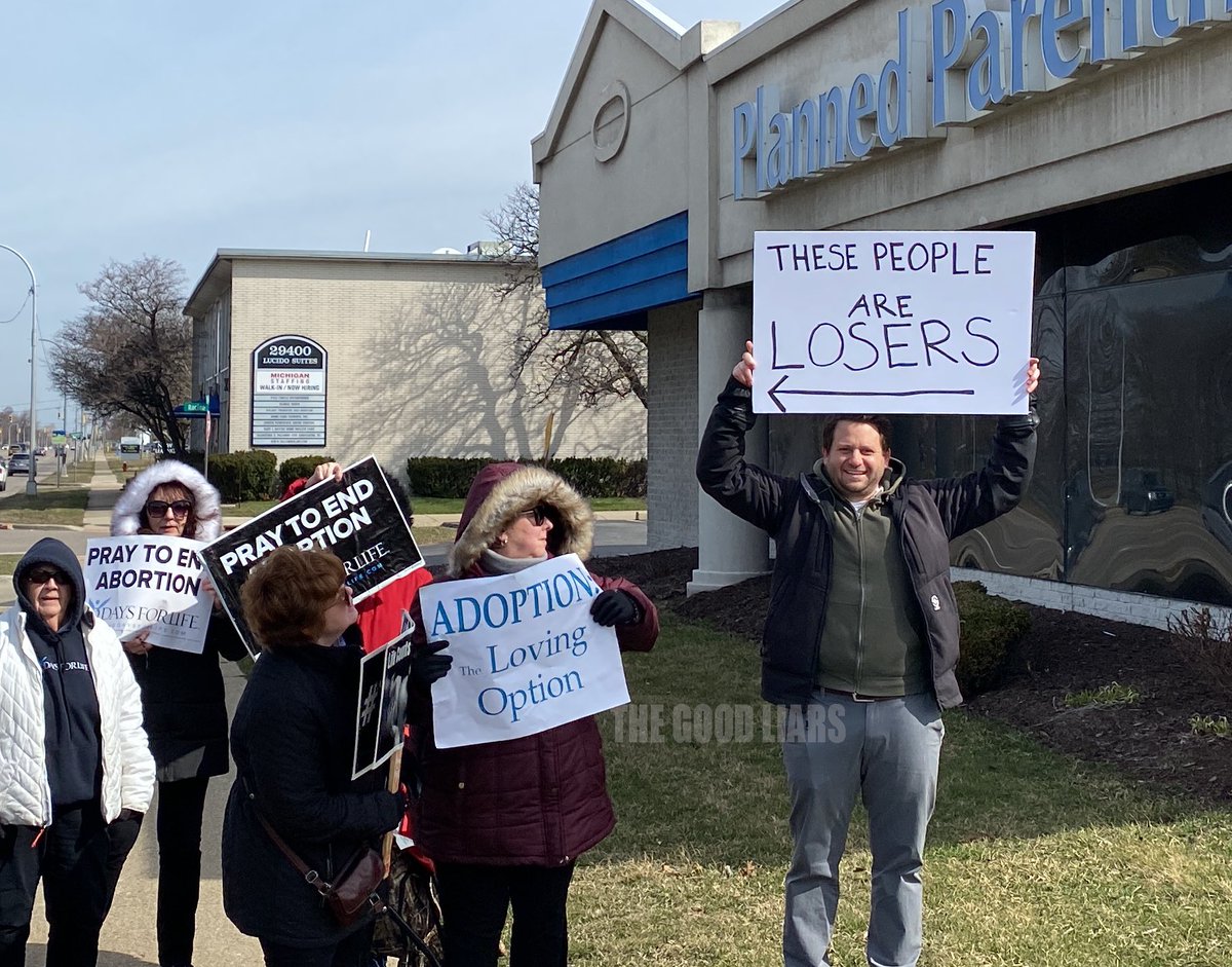 TheGoodLiars's tweet photo. Carried a sign with some protesters outside Planned Parenthood. https://t.co/5EFaOTjrxr
