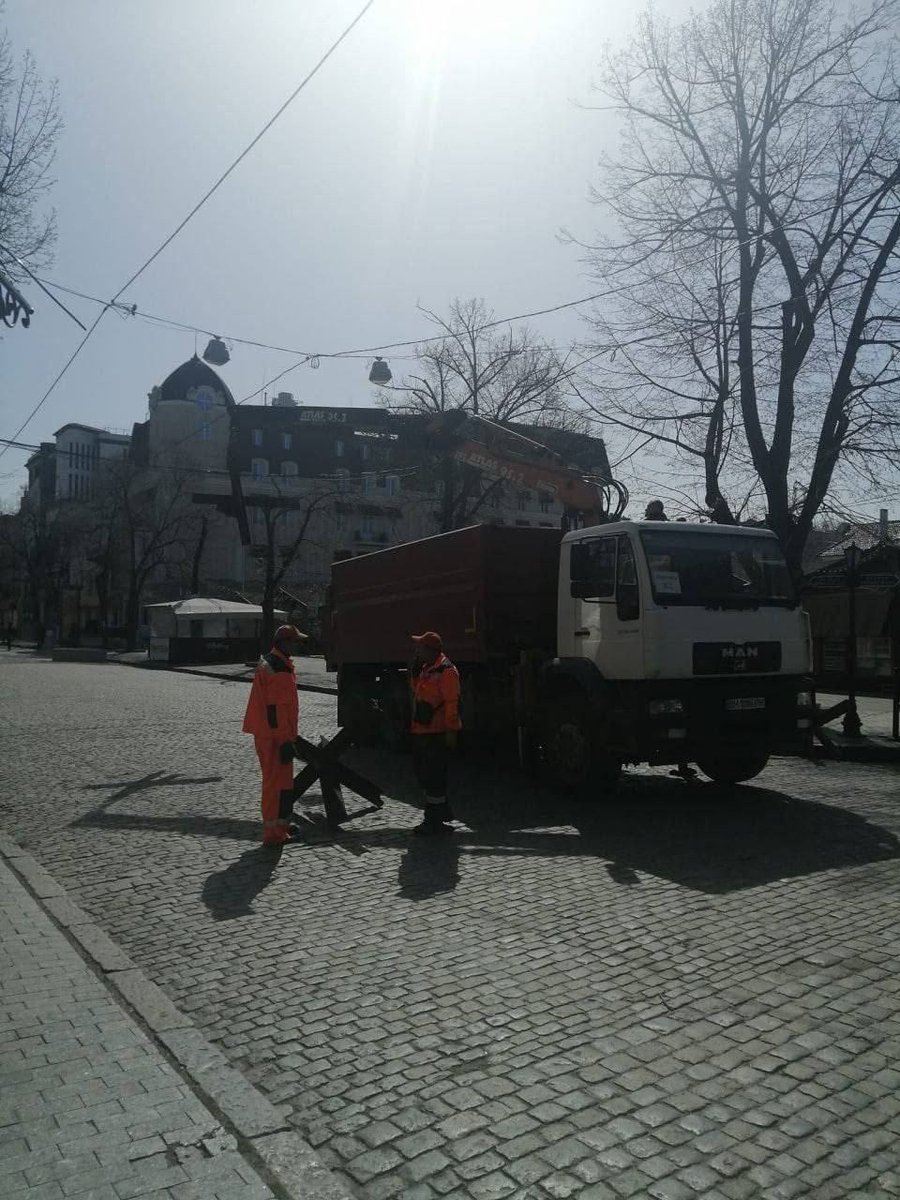 Osinttechnical's tweet image. Antitank hedgehogs are being removed from Odessa and reportedly sent east
