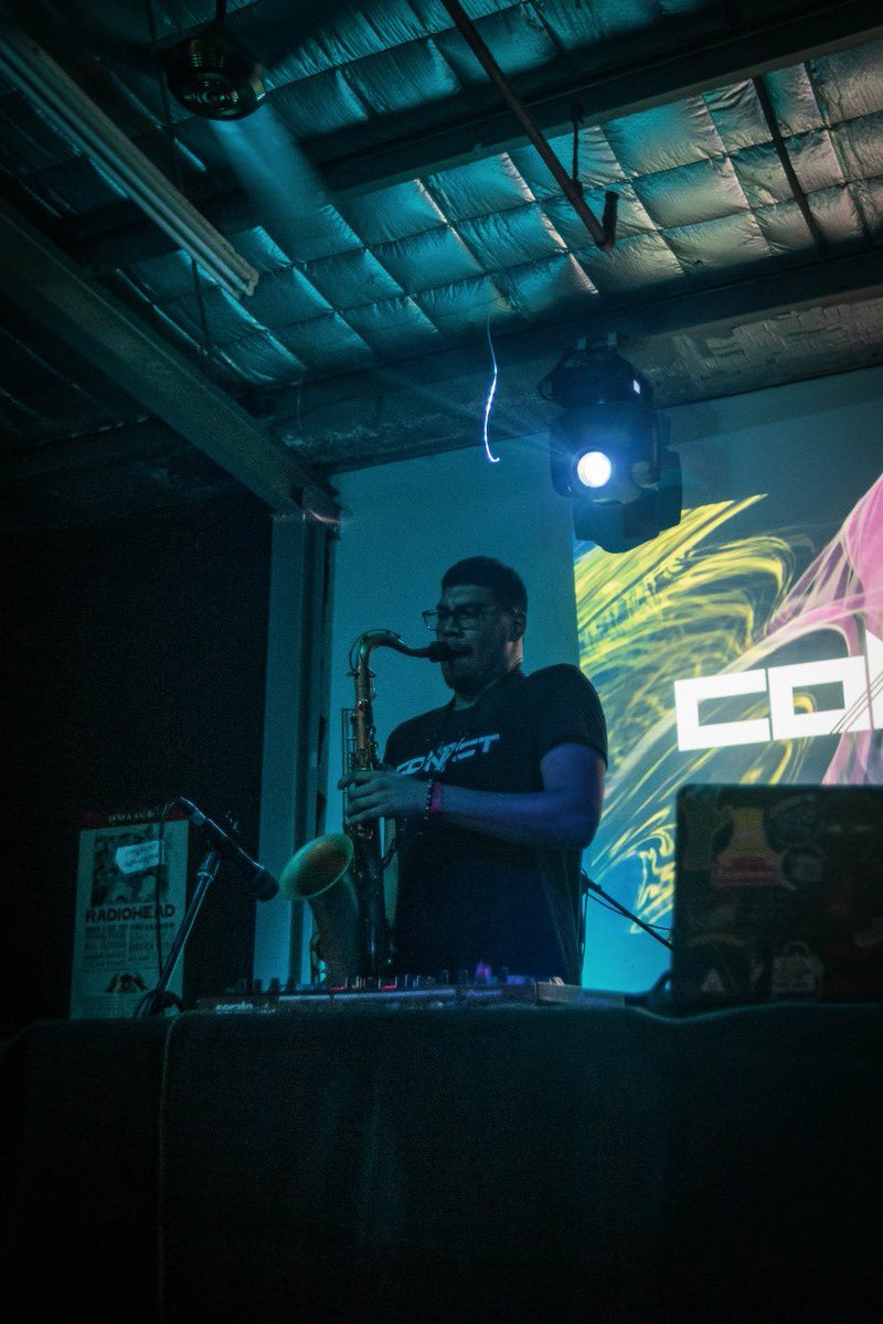AVAuniverse111's tweet photo. 🎶 Music by Contact

A Guatemalan saxophonist, clarinetist, DJ, composer, and producer currently living in Panamá. explores uncharted territory by combining complex rhythms, soaring melodies, hard hitting sound design, and layered composition to create something new entirely https://t.co/nR6UgLbZjt