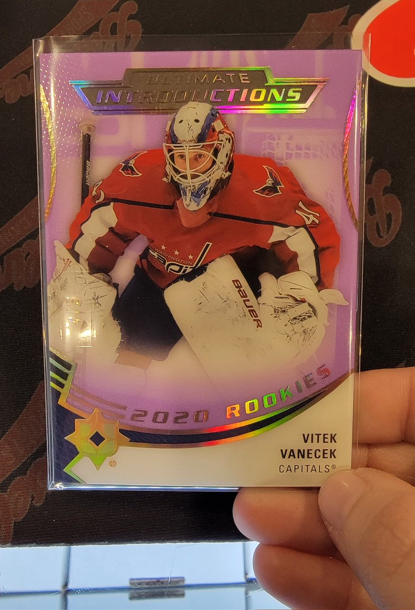 vokkawithoutthe's tweet image. Vitek Vanecek /5 - Upper Deck Ultimate 2020-21. Pulled this today 🙌 🔥 🔥 
#UpperDeck #PullingFire #BreakItOpen