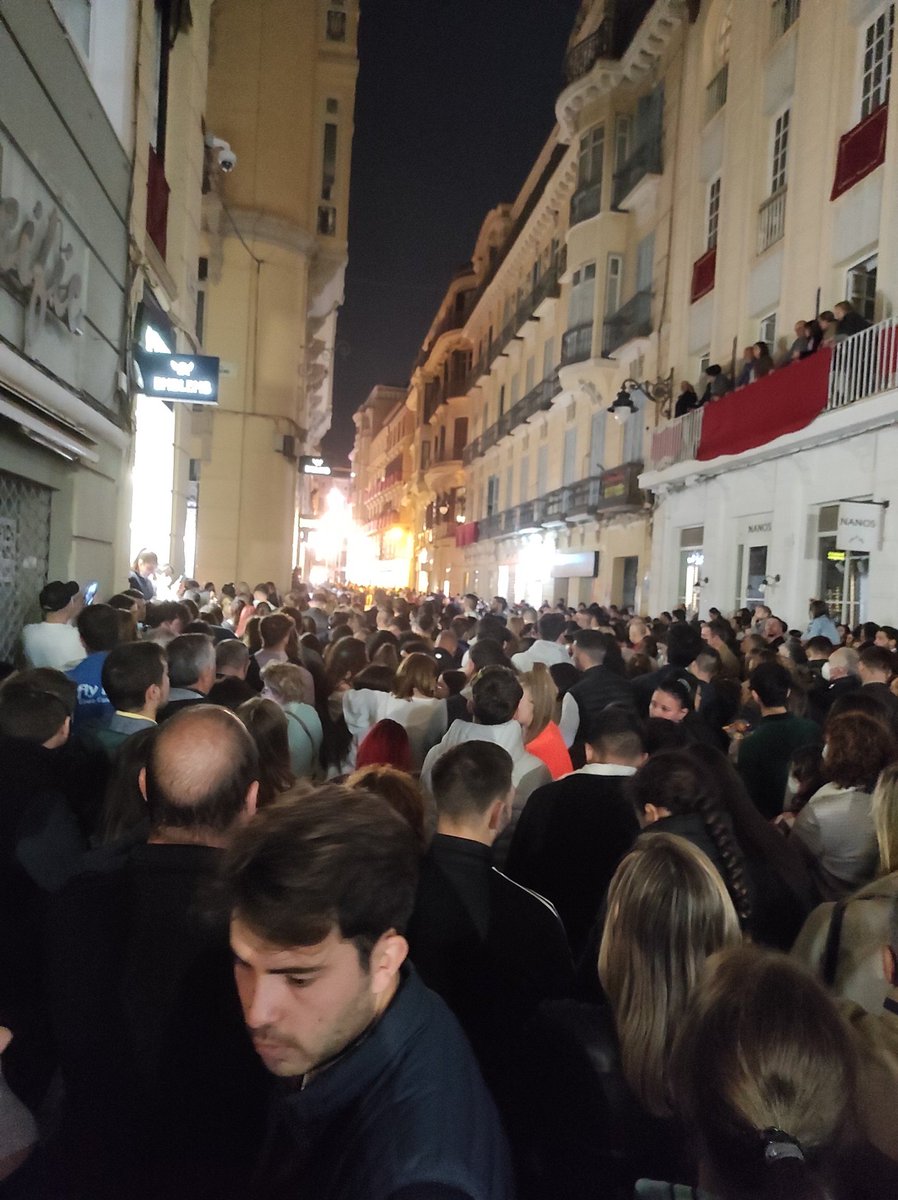 LuisM_mlg's tweet photo. Habéis roto la semana santa,cual niño su muñeco de trapo. Desde C/Nosquera intentando ver @servitasmalaga y en C/especerias ya me planto,(documento grafico)  @cofradiasmalaga @malaga #SemanaSanta2022 #SemanaSantaMalaga #Malaga ya solo queda que @oremosmalaga ponga la puntillita. https://t.co/hbsmsPZ8xw