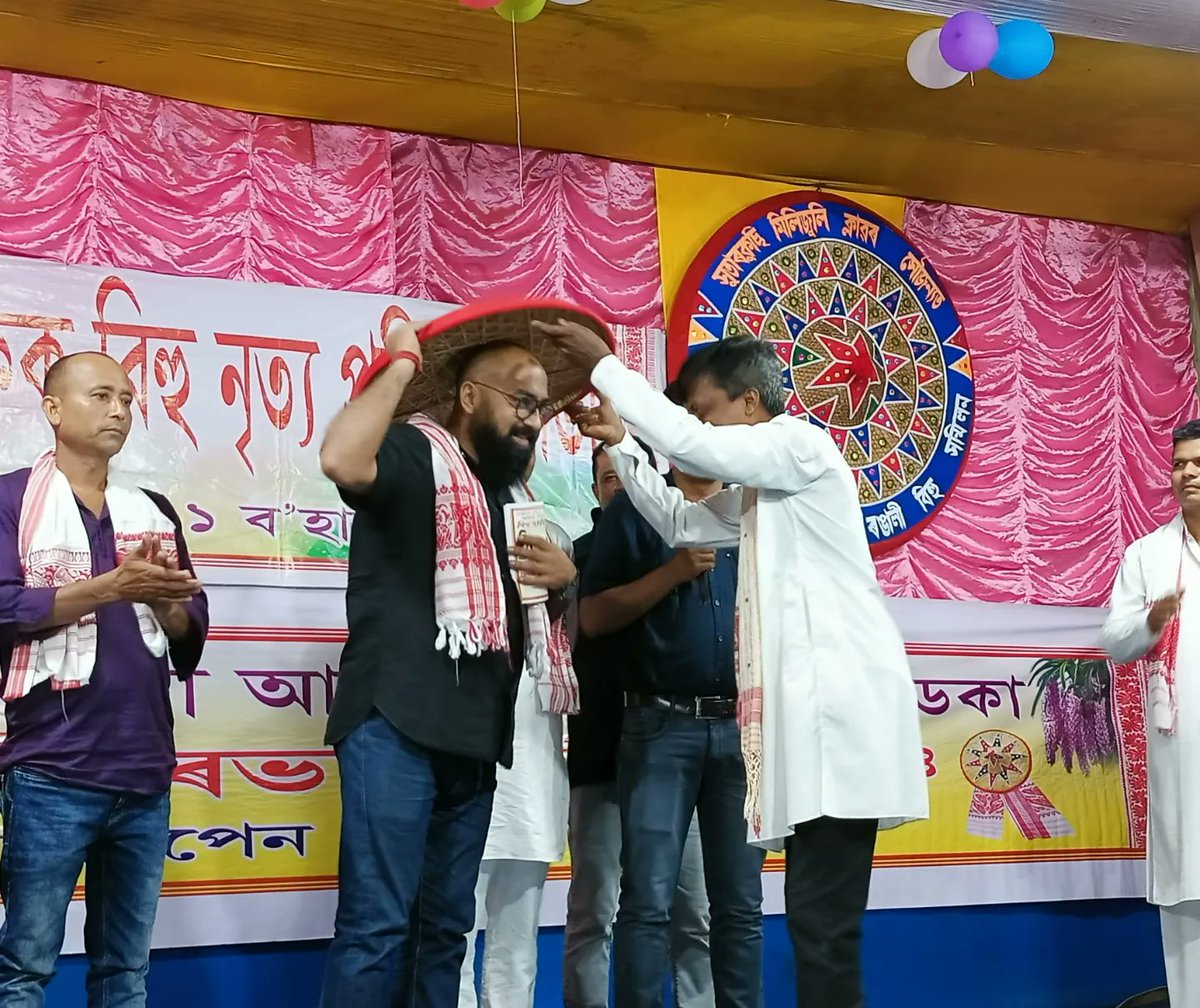 mriganka_dr's tweet photo. After a depressing 2yrs of Covid, people are out to celebrate #rongalibihu ... today at #sutarkuchi.. graet #jish ...@jayanta_malla https://t.co/C2ZwhEOmsr