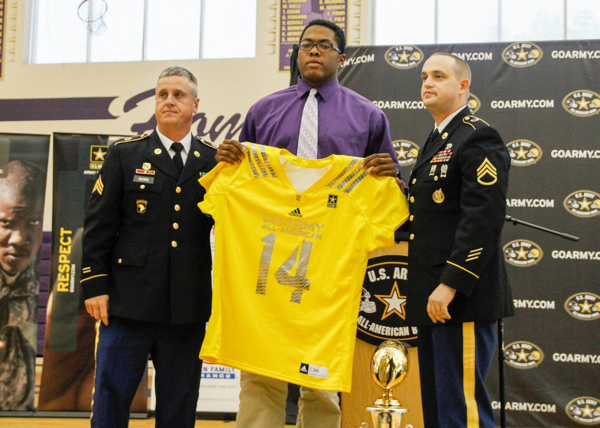 CBCFootball's tweet image. So saddened by the passing of Brian Wallace.  We had the joy of watching him grow into a young man on and off the field.  Always in our hearts.  Love you big fella.  💔