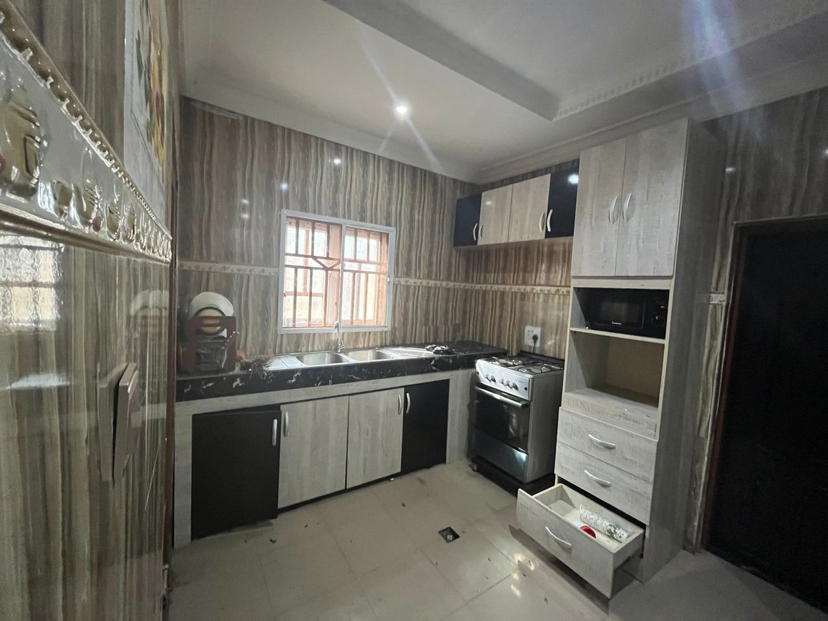 WorldAgentGlob1's tweet image. Two bedroom flat ensuite going for 250k