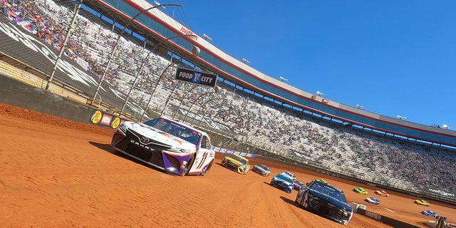 Who will win NASCAR's Meals Metropolis Grime Race at Bristol Motor Speedway? - Newsworldpress @ https://t.co/OUEirxS8Vq https://t.co/C9onJQAZvN