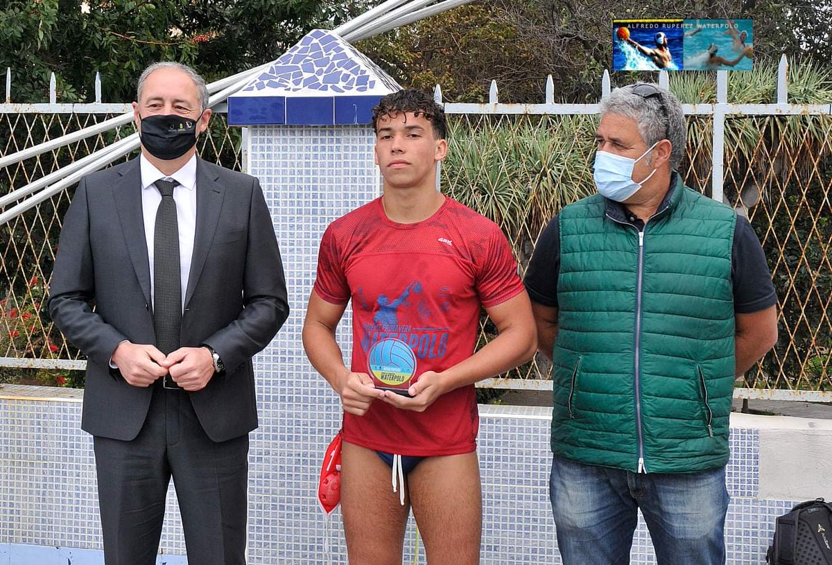 CNECHEYDE's tweet photo. 🙌 Felicitar también a nuestro guardameta Iván Prunell 🥅🧤, que fue nombrado mejor portero del Torneo de Primavera de Waterpolo en Gran Canaria 🏆 ¡TORNEAZO CRACK!

📷 @ALFREDORUPEREZ https://t.co/BZIj3ubb2u