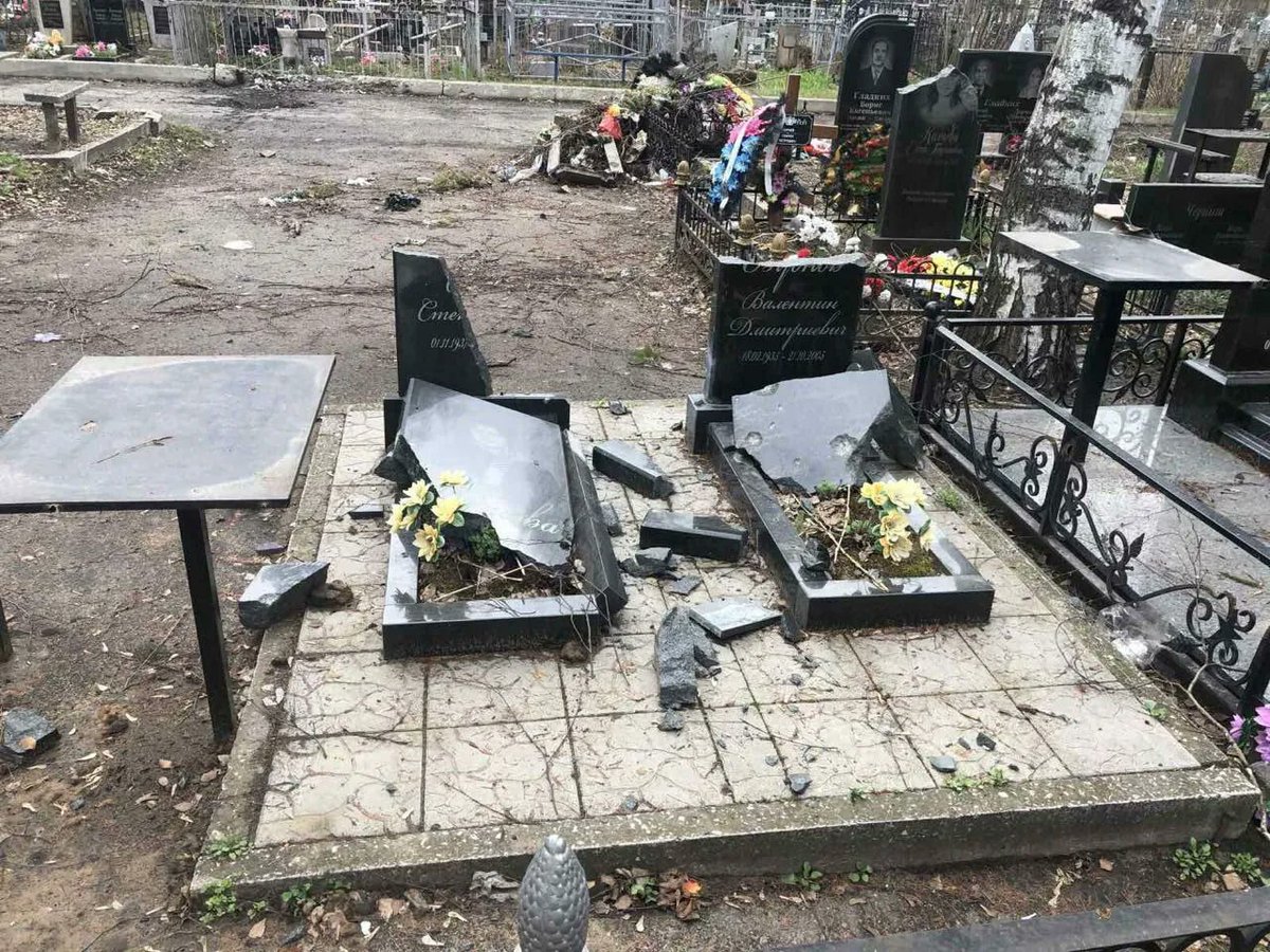#RussianArmy destroyed 9 cemeteries in #Kharkiv, including the memorial to the victims of totalitarianism - a mass grave for 4,302 Polish prisoners of war, 493 victims of #KatynMassacre and 2,746 Soviet citizens executed by Soviet authorities in 1937-1938 #RussiaUkraineWar