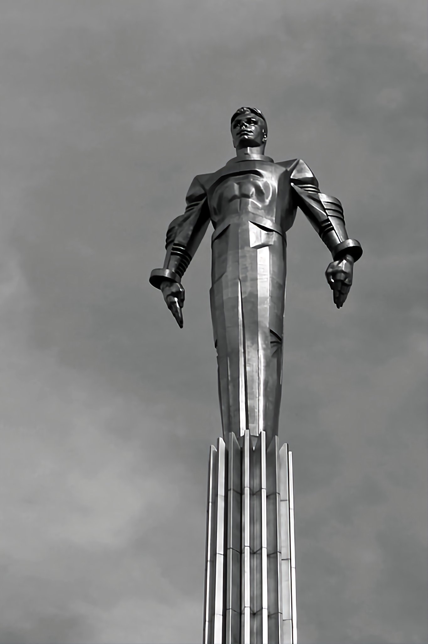 памятник гагарину в москве
