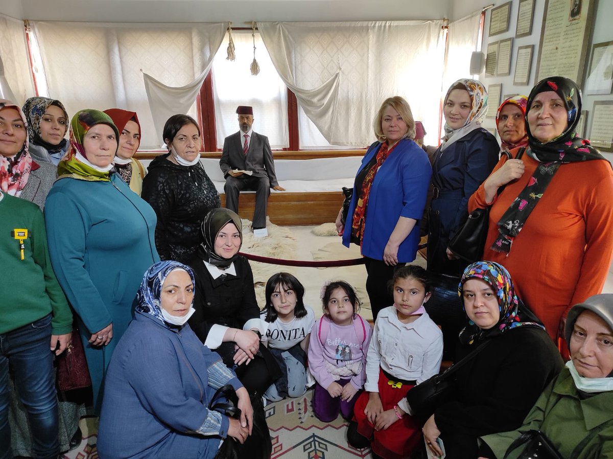 PURSAKLARAKKADN's tweet photo. Rotamız  Başkentimiz Ankara olsun.

🔴 Mehmet Akif Ersoy'un doğduğu ev

Tarihi yerlerin ziyaretini gerçekleştirdik.
#CennetVatanim
#TurizmHaftası 
@aysekesir 
@hatice_cakmak_
@Perihan0662 https://t.co/QFYWMUs0aG