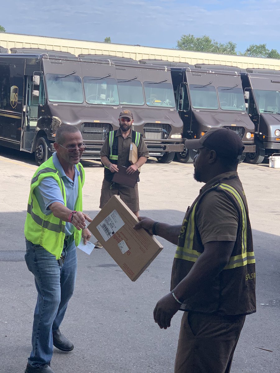 ups3352 tweet picture