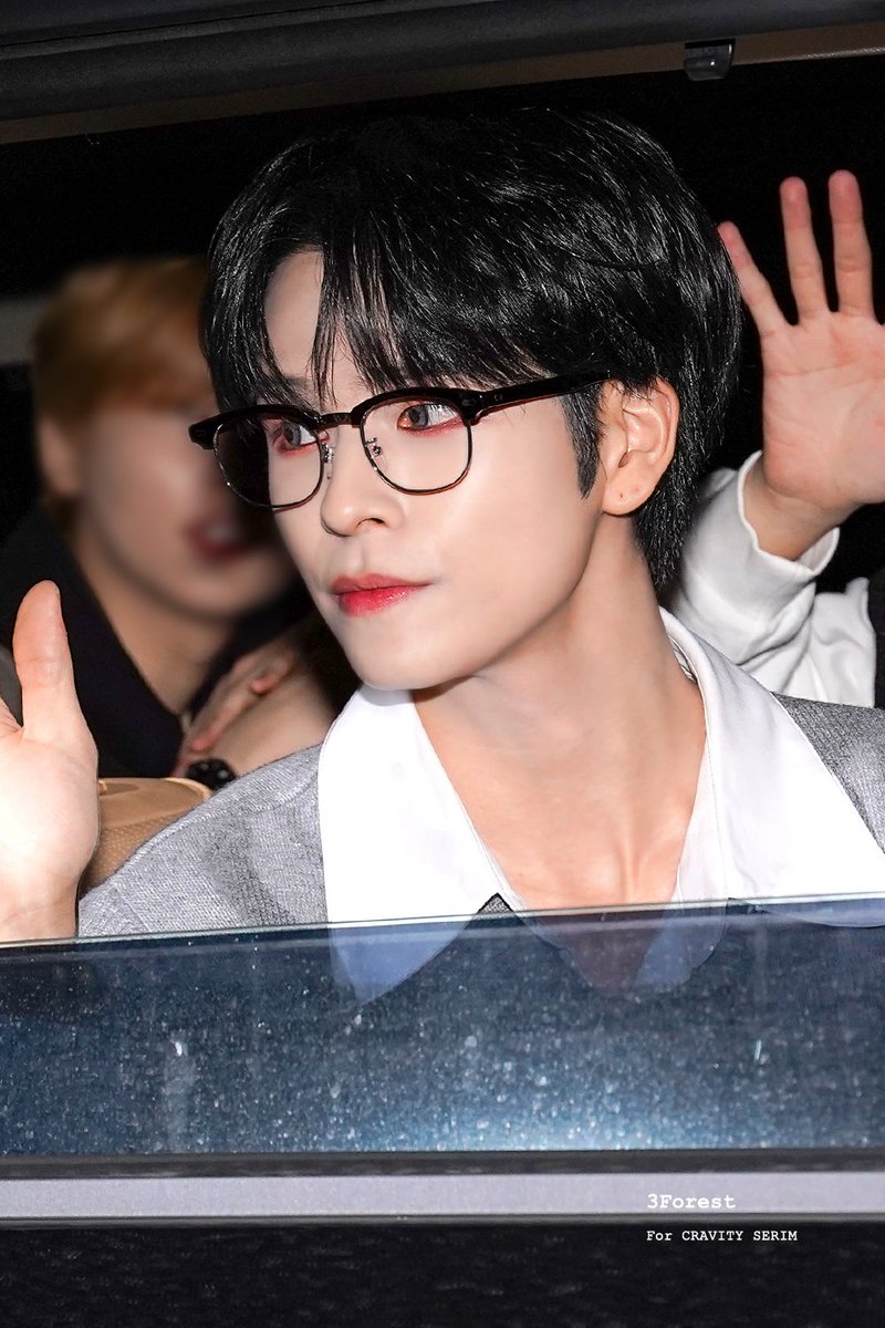 psrfolder's tweet image. he truly is the definition of ethereal beauty