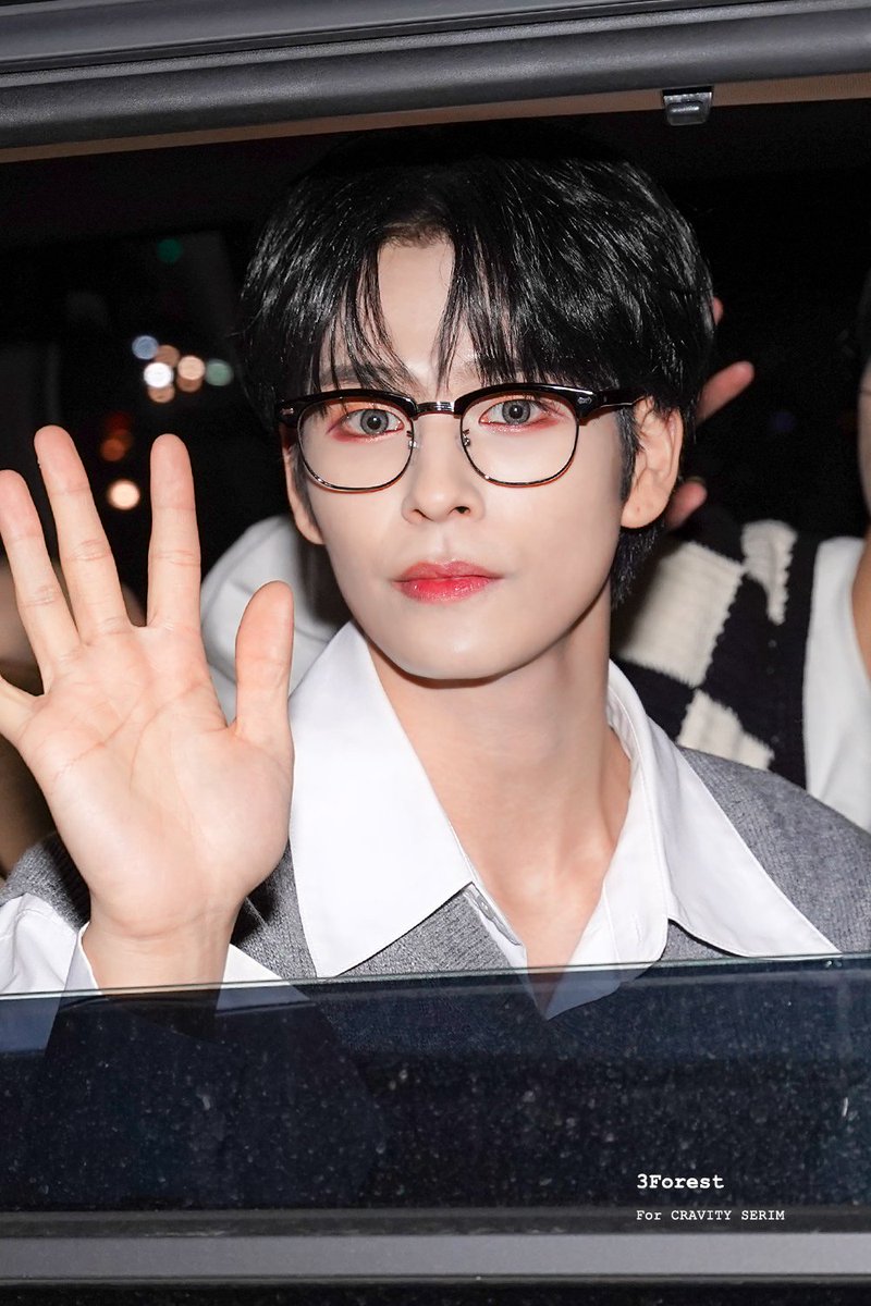 psrfolder's tweet image. he truly is the definition of ethereal beauty