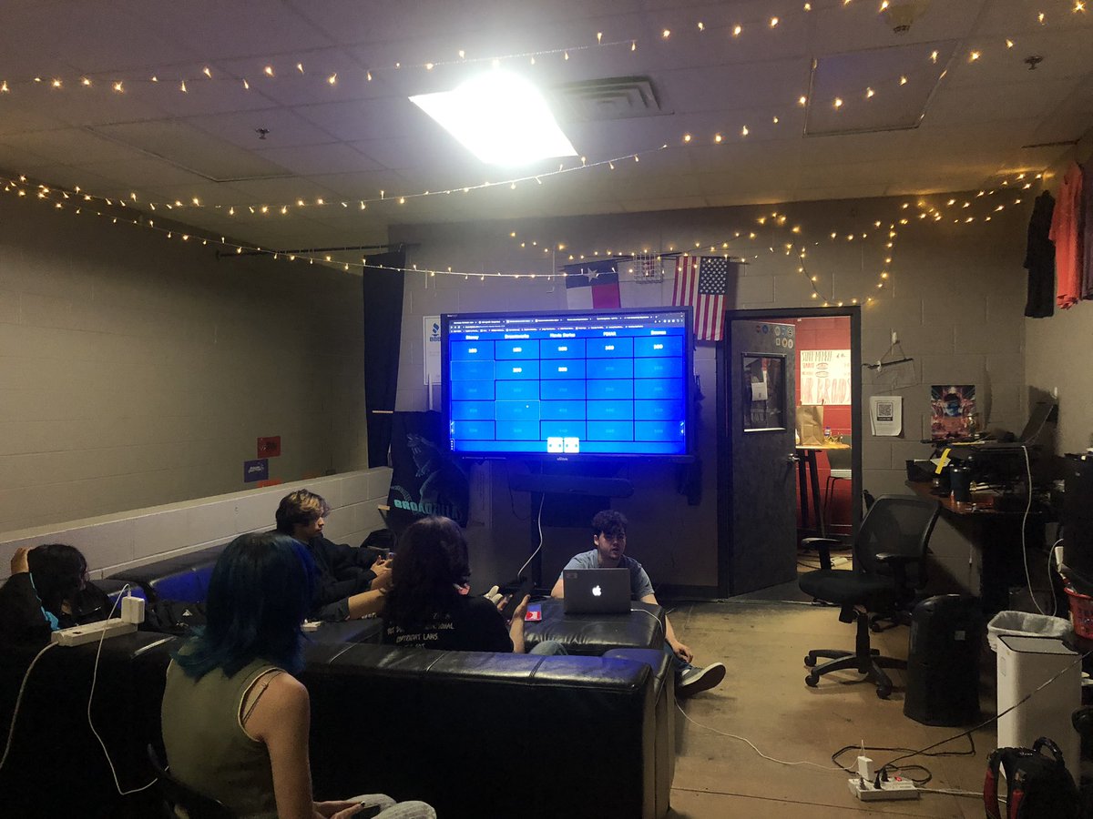 NewTech_NTC's tweet image. Today was so much fun! In Networking we played Jeopardy and the Great Debate :) If you want to see more pictures of jeopardy look on NTC’s Instagram story! #whatntcisreallyabout