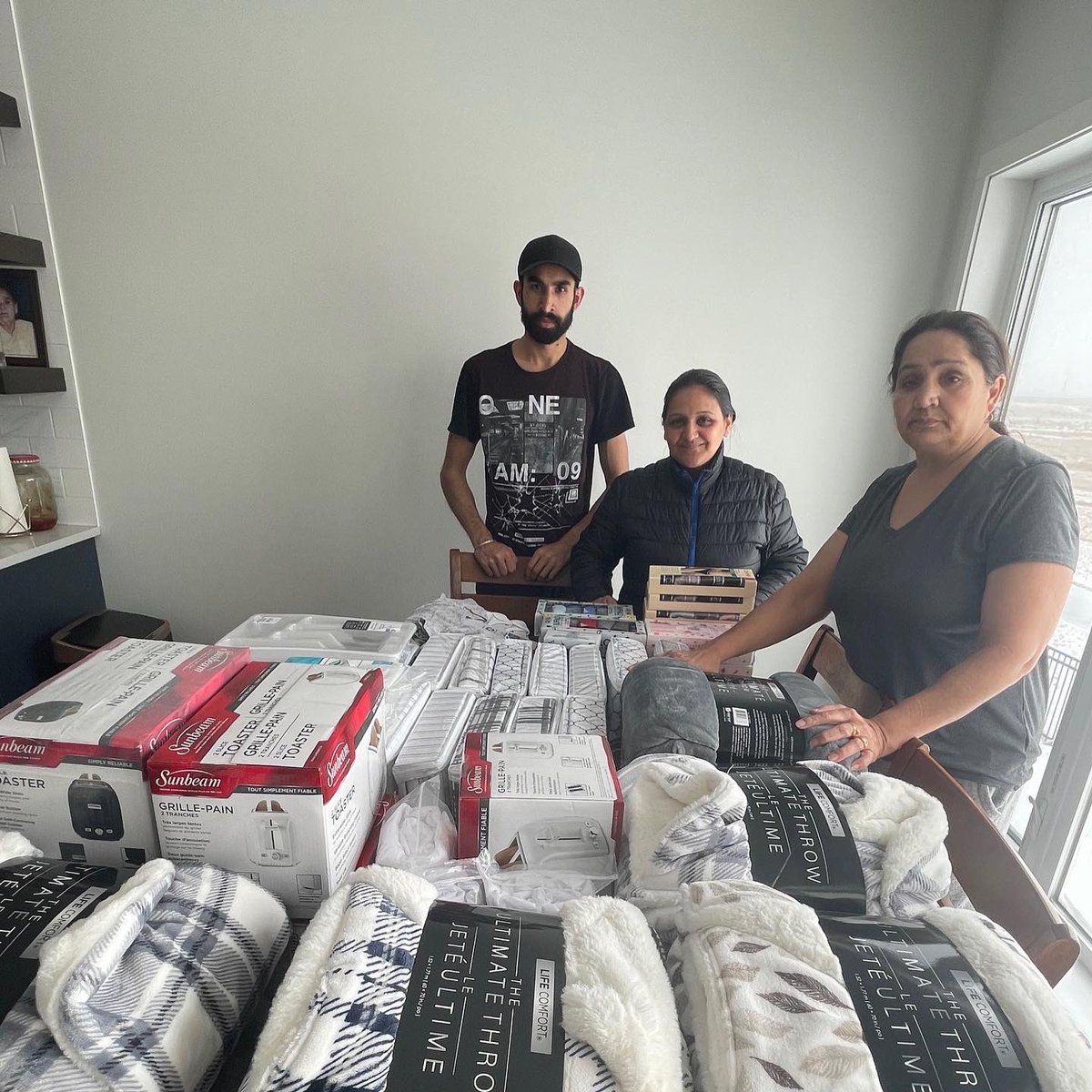 khalsaaidca's tweet photo. Volunteers in #Regina dropped off donations as part of #SikhHeritageMonth to the Regina Transition Home this week. 

#khalsaaid #seva #saskatchewan #transitionhome https://t.co/14xQb1ZNlA