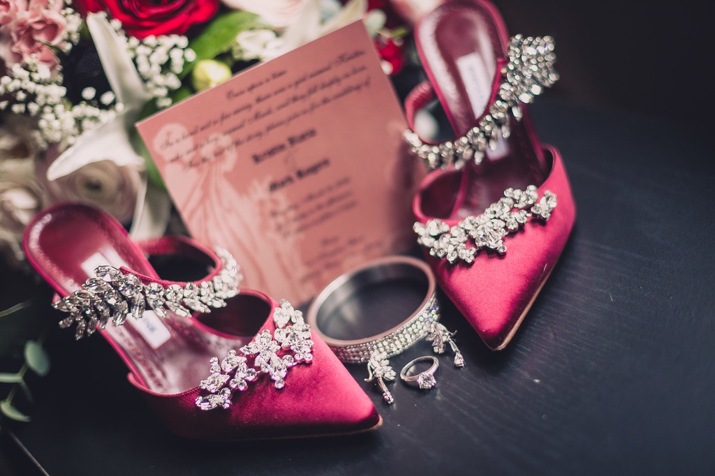 There's no place like home 👠

#wedding #weddingdress #weddingday #weddingphotography #weddings #redbankstudio #weddinginspiration #weddingplanner #weddingideas #weddingphoto #weddingdecor #weddingparty #weddingplanning #weddingcake #weddingmakeup #bestofweddings #weddinggown