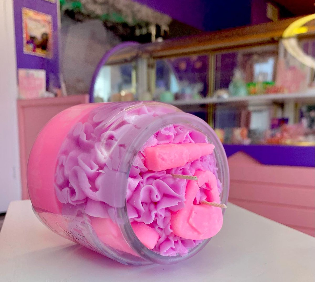 FTLCTL's tweet photo. Take a look inside 👀
The Boss Up Candle has notes of Sweet Grace and smells amazing! 

Fragrances That Last CTL provides the most creative, aromatic and long lasting candles that you've ever had! Fragrances That Last Candles are 100% natural; made with soy and coconut wax. https://t.co/pOfoQFLHdl