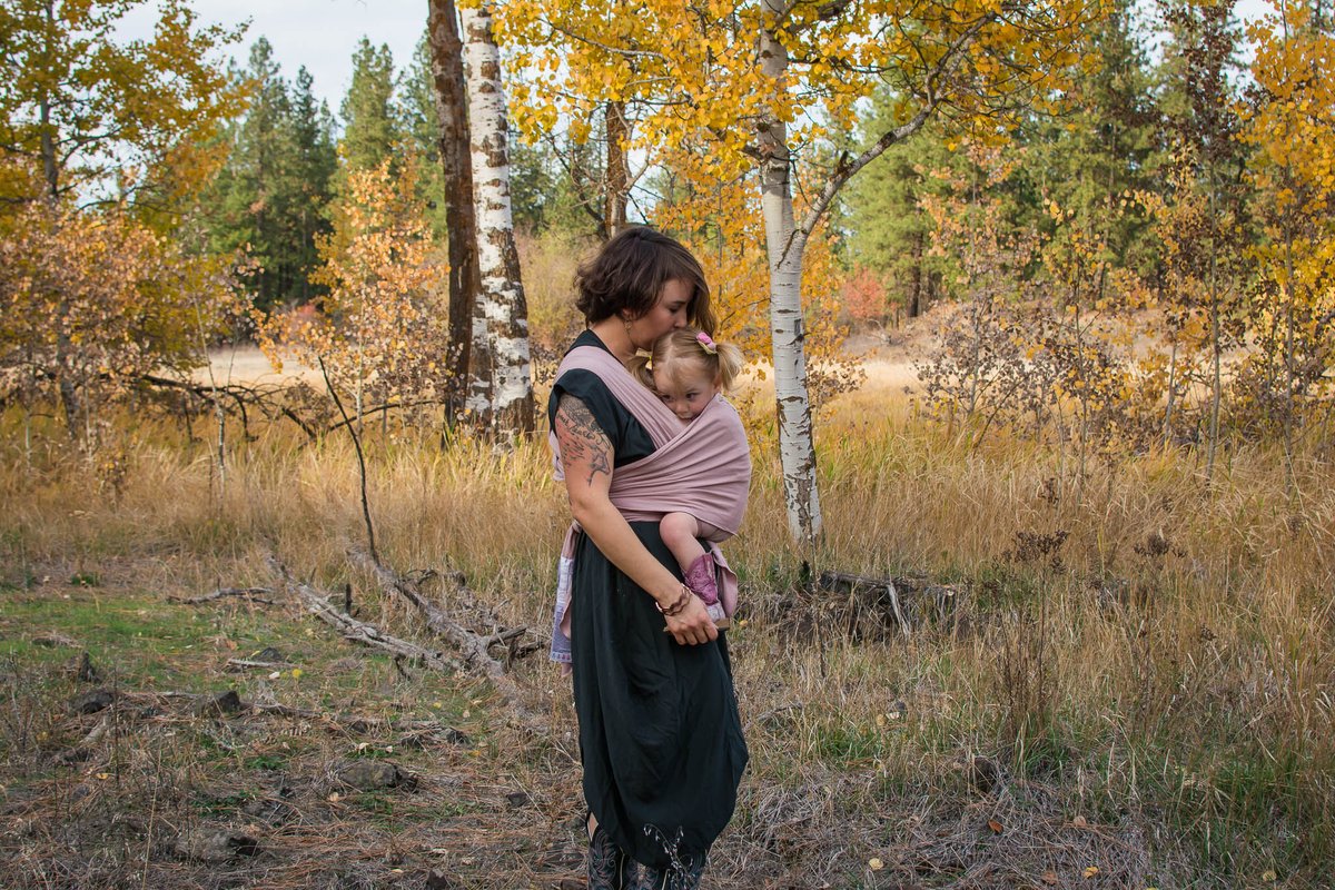 Did you know that the Dragonfly Wrap can carry babies from 8-30lbs?

Featured: Dragonfly Wrap in Vintage Rose
Photo: @if_the_boots_fit