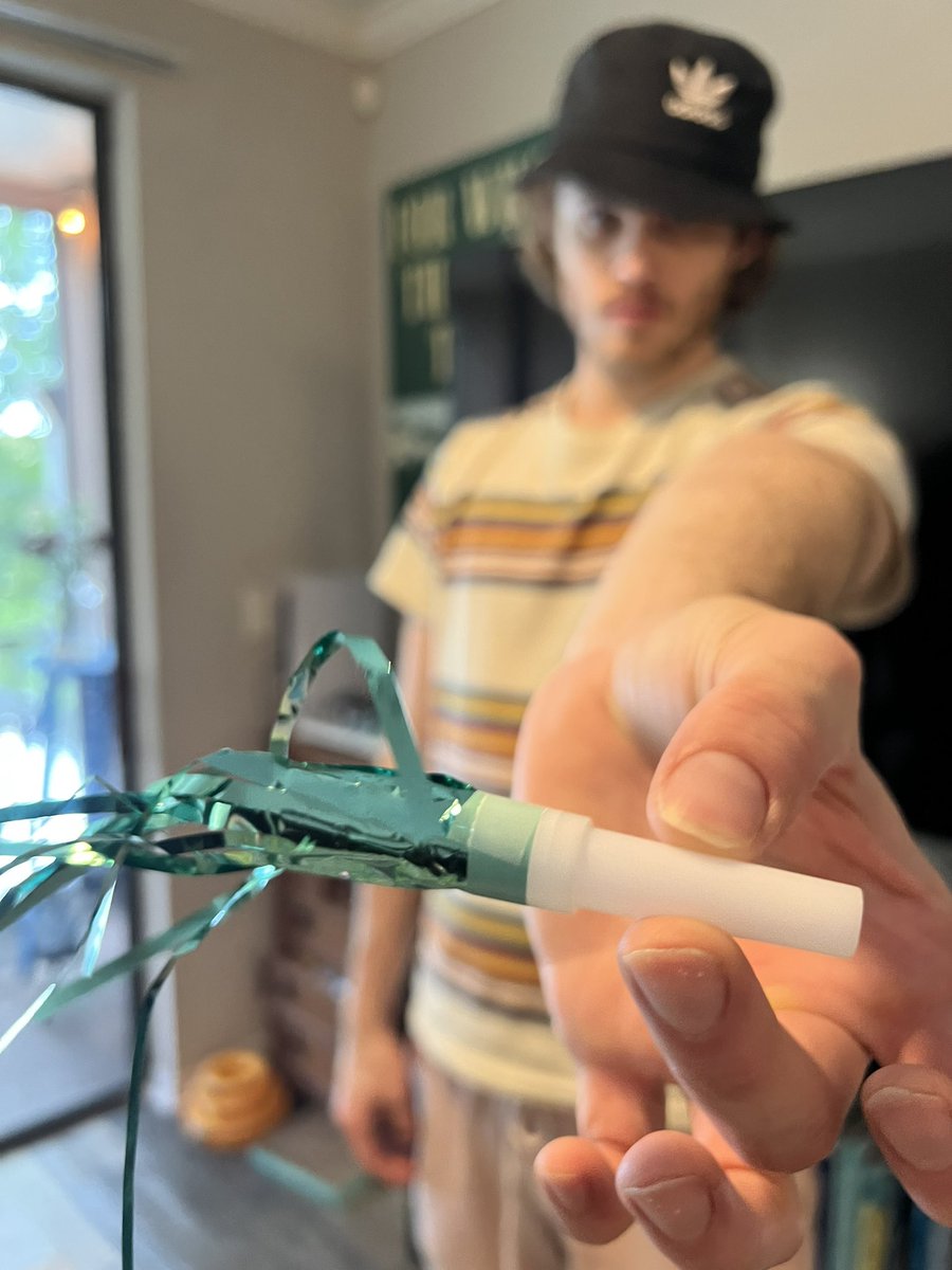 billiamthies's tweet photo. Anyone want a hit of happy birthday? https://t.co/hbiQioEPSF