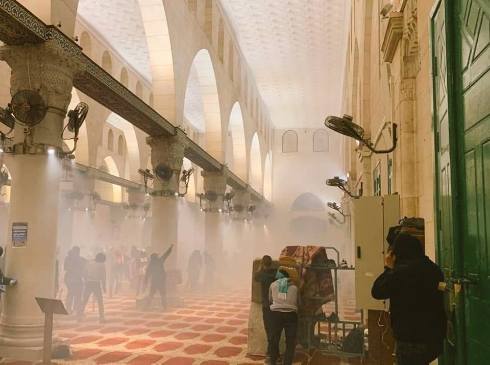 asadtalkss's tweet photo. At Least 150 Palestinians Are Injured And Over 400 Arrested During An Early Dawn Assault On Masjid Al-Aqsa By Israeli Police.
 
May Allah Save Our Brothers and Sisters In Palestine.
#Palestine #PalestineUnderAttack https://t.co/DDBLMNMSk6