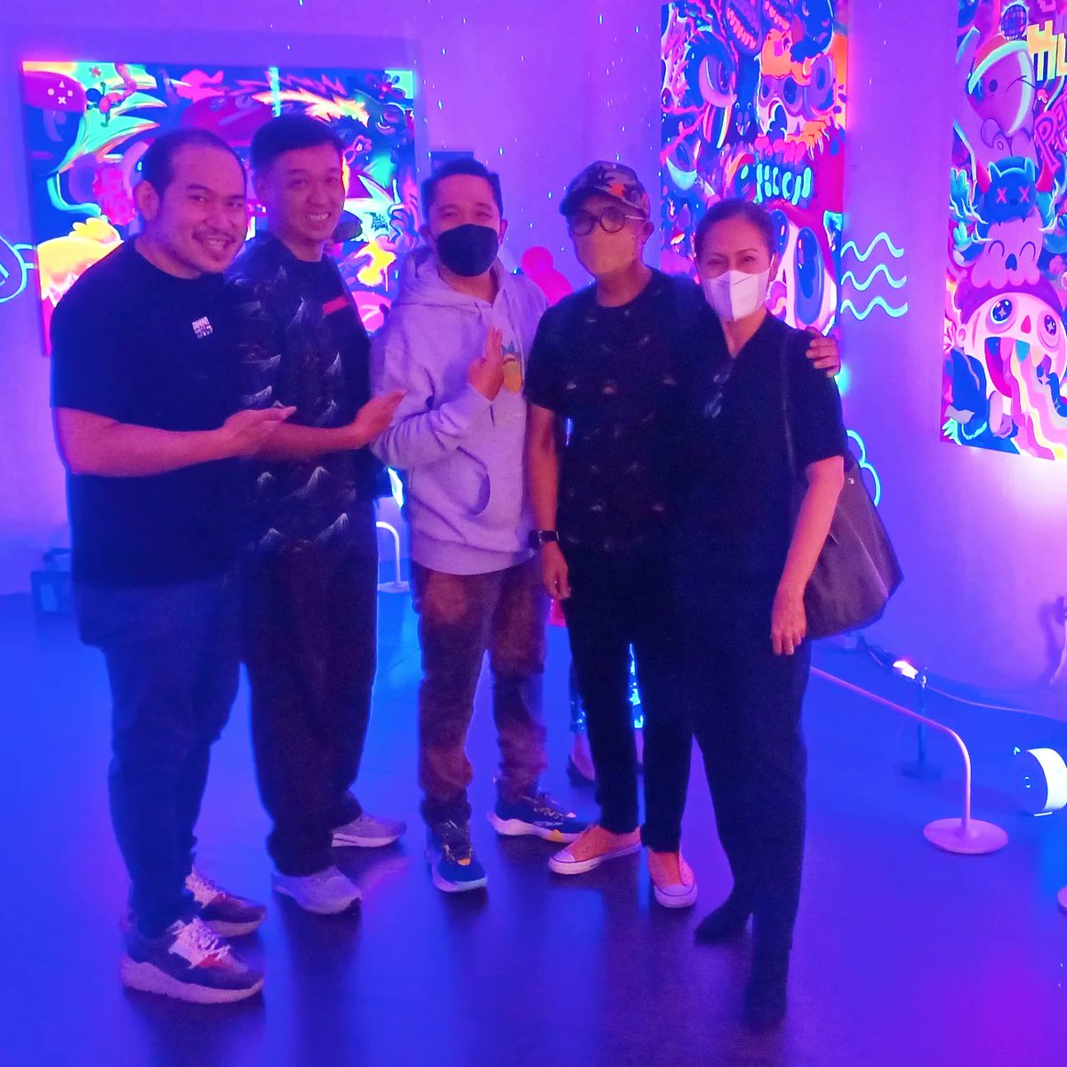 Redmiller_Blood's tweet photo. Crazy opening night!! Everyone is here 🚀🚀🚀
@MuseumofToys_ 

#redmillerblood #peterrhian https://t.co/Wpha4gfrCt