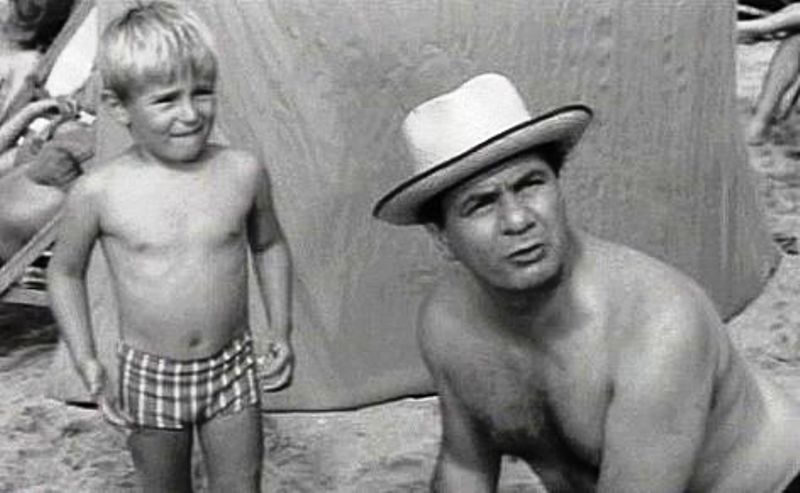 snoopy00073's tweet photo. "Nous irons à Deauville" (1962) une #comédie primesautière de #FrancisRigaud avec #MichelSerrault, #ClaudeBrasseur, #LouisDeFunès, #RogerPierre, #JeanCarmet, #MichelGalabru, #JeanRichard, etc https://t.co/hj0ez7EzpV