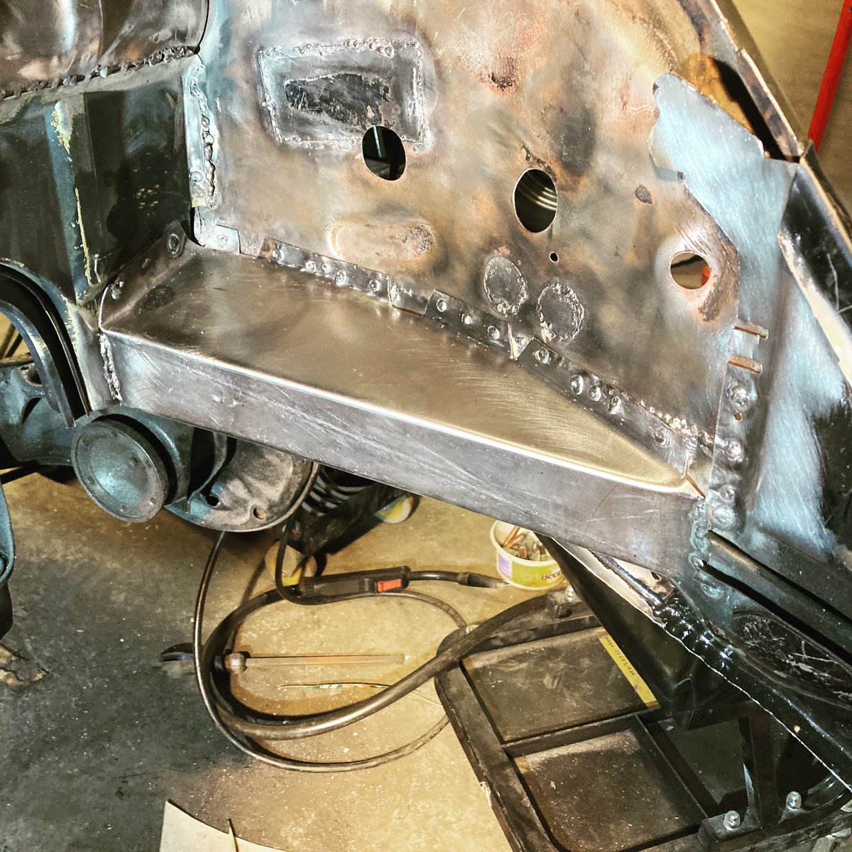 thebugnut's tweet photo. Right panel welded in place. Left side wil have to wait until morning.
Project #Super71 #thebugnut https://t.co/I0KDrUSJfU