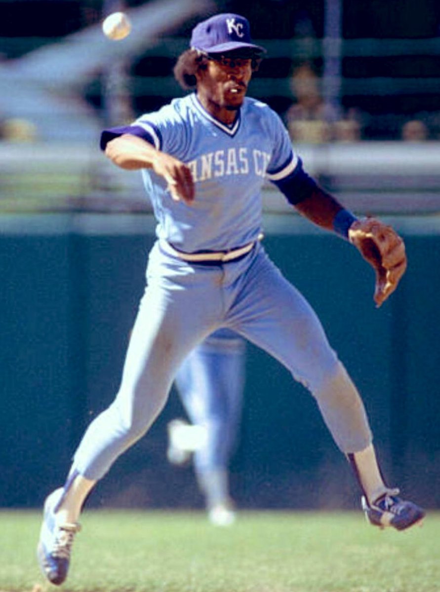 Super70sSports's tweet photo. We need more shortstops with afros who play with toothpicks in their mouths. Hell, we need more of that at every goddamn position. https://t.co/7d3UHavrBD