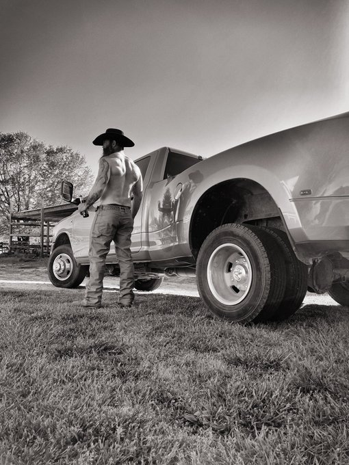 Time to get some shit done around the house #country #yardwork #ofcreator https://t.co/upL9Mym9JZ