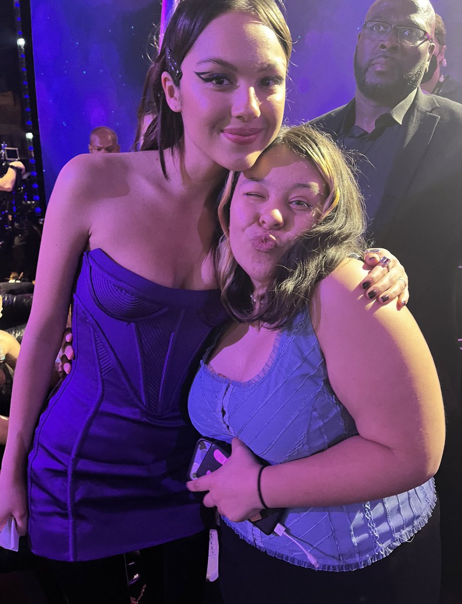 esmeralda tweet media