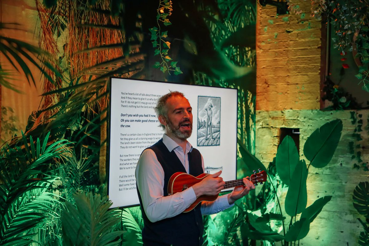 🎵 Sing along with <a href="/rgrey/">Robin Grey</a>! His <a href="/CM_Sheffield/">CreativeMornings/SHD</a> talk showcases the traveling <a href="/ThreeAcresACow/">Three Acres & A Cow</a> show, which uses folk songs to teach forgotten histories of land rights and British colonialism and link them with current-day evictions and climate change. Watch buff.ly/3rwabzT