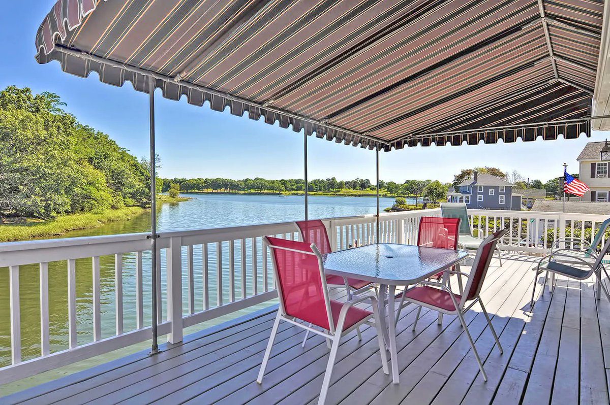 AtlanticVacaHms's tweet photo. Afternoon Delight’s #Beverly location makes it easy to explore #CapeAnn, #Salem,  and Boston. This #riverfront home has 3 bedrooms, sleeps 6, and offers a comfortable, and lovely home base convenient to endless local delights. #Bookdirect at https://t.co/K6DwDtZvw5. https://t.co/46sO3vF5Bh
