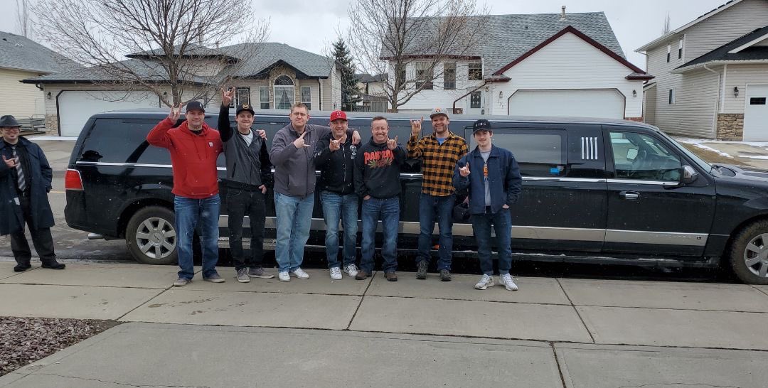 A bunch of old metal heads going to Slipknot in style..it’s no Dimebag Darrell Limo but it will do!! @josemangin @CiBabs @shannongunz @SXMOctane #knotfestroadshow