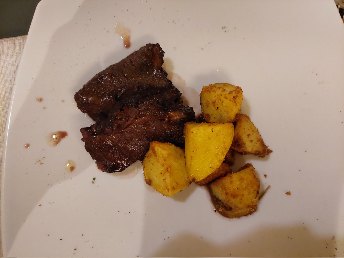 eloplope's tweet photo. Dagens michelin🛞 restaurant: 8/10 smagsoplevelse. 

Lidt tørre og undervældende kartofler, men resten ganske udemærket. https://t.co/yTfNPv5ZhL