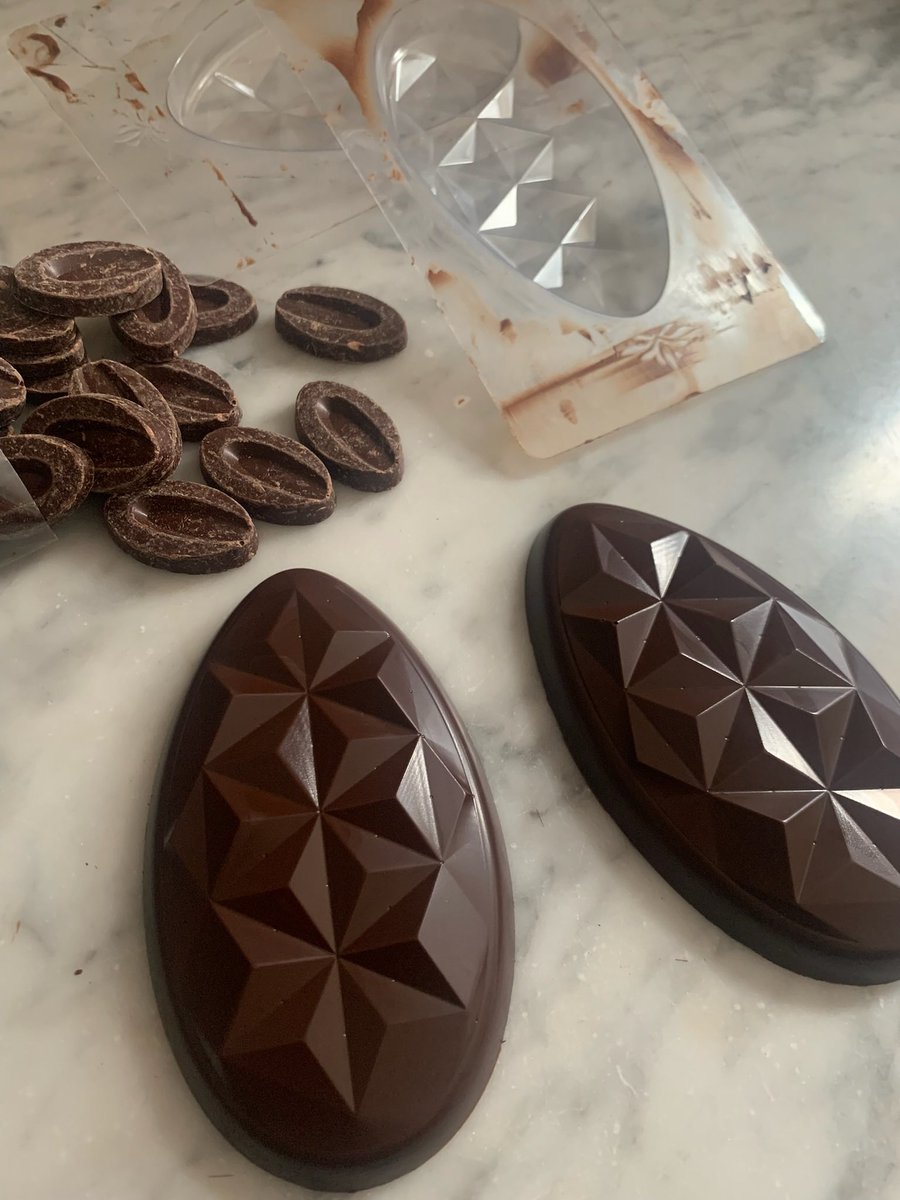 michaellewisvip's tweet photo. Who else tempers their own Easter eggs? I love any excuse to make pretty chocolates 🍫 ✨

#chocolatework #valrhona #foodslut  #pattiserie https://t.co/te46rROuHC