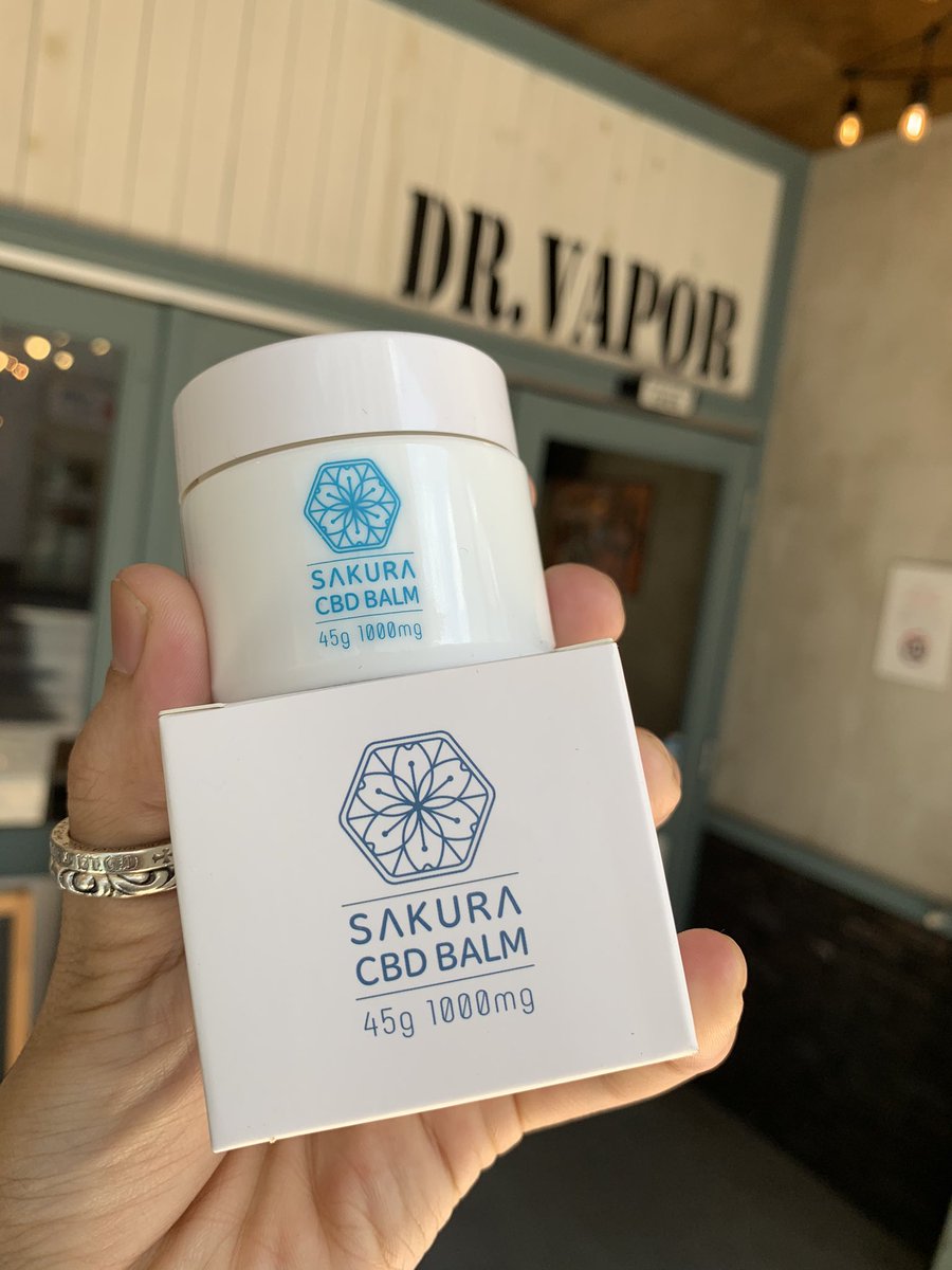 kyosuke_666_'s tweet photo. 花粉症対策にも…！？😷

【SAKURA CBD BALM -COOL-】
¥7,920-

当店一番人気のCBDバームです🌸
ハッカ配合で冷感効果もあり、
鼻の中に塗ってから外出することで花粉症対策しているお客様が多数いらっしゃいます🤧

もちろん肌の様々な箇所に使用できます👋 https://t.co/wQKm8GbAFC