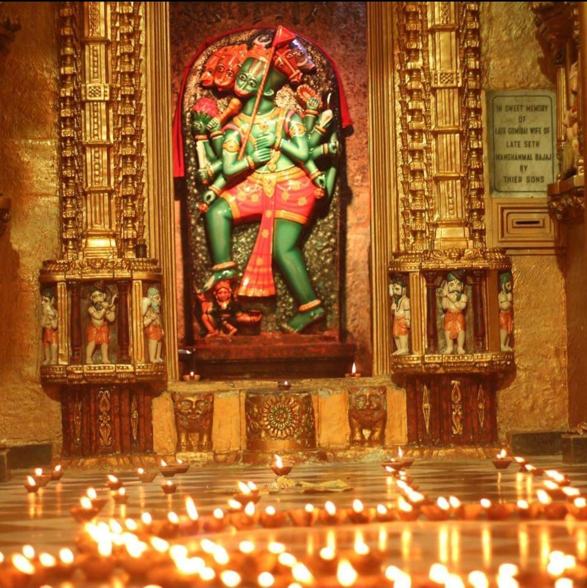 officeofJsrs's tweet photo. May God Mahaveer Hanuman Ji bless you with power and wisdom 
Greetings Everyone on the auspicious occasion of Hanuman janmotsava.
Lord Hanuman is the symbol of ~ 
🚩Courage 
🚩Strength 
🚩Power 
🚩Devotion 
🚩Self Confidence
#JaiHanuman
@JAISHRIRAMSENA https://t.co/nDHEbCqHiO