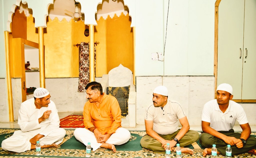 crpfacademyggm1's tweet photo. 'Iftar Party' was hosted at CRPF Campus Gurugram with traditional fervour. Sh P. K. Singh, Director/ADG presided the Iftar dinner and extended his best wishes for peace, happiness, joy in life and eternal blessings. https://t.co/X7ajiOG4ME