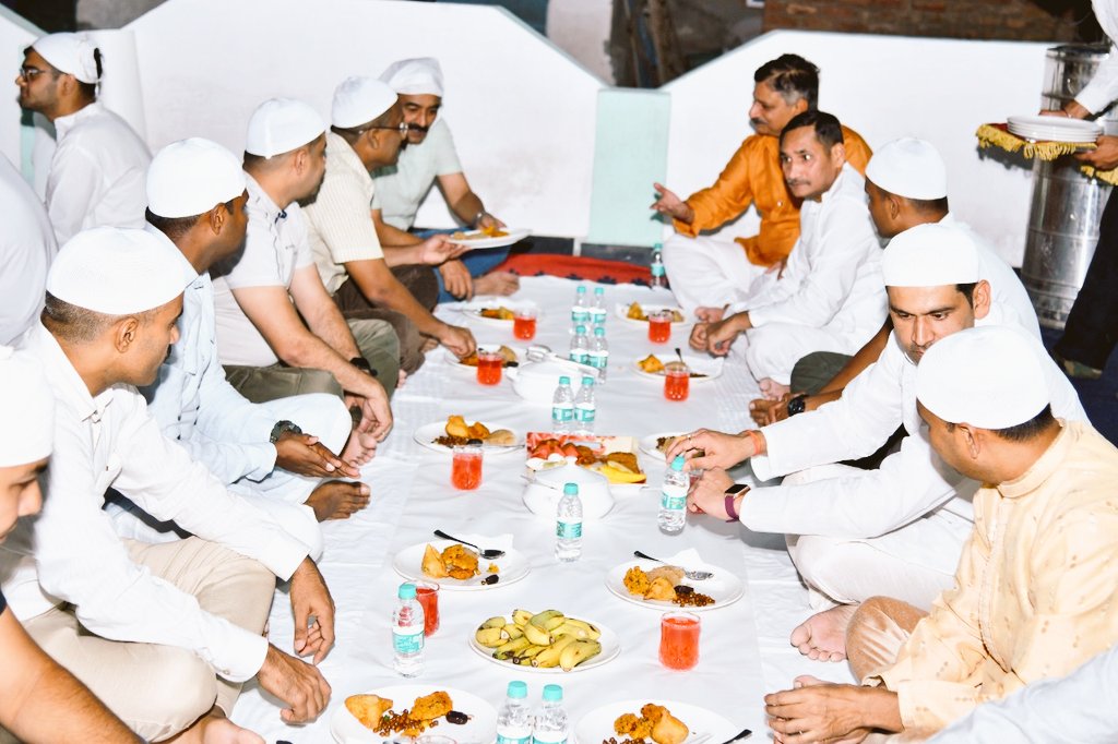 crpfacademyggm1's tweet photo. 'Iftar Party' was hosted at CRPF Campus Gurugram with traditional fervour. Sh P. K. Singh, Director/ADG presided the Iftar dinner and extended his best wishes for peace, happiness, joy in life and eternal blessings. https://t.co/X7ajiOG4ME