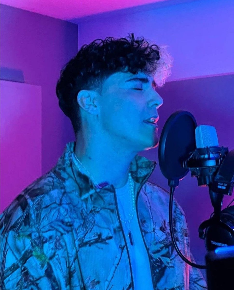 FANS_IEIE's tweet photo. GRABANDO NUEVO TEMA! 🎶
🥃SÁBADO DE ALCOHOL🥃

YA LO QUIERES ESCUCHAR? 😏🤫
#YECBEN #IEIE #TIKTOK #MUSICA #YOUTUBE #TWITTER https://t.co/PDbXZsjzh3