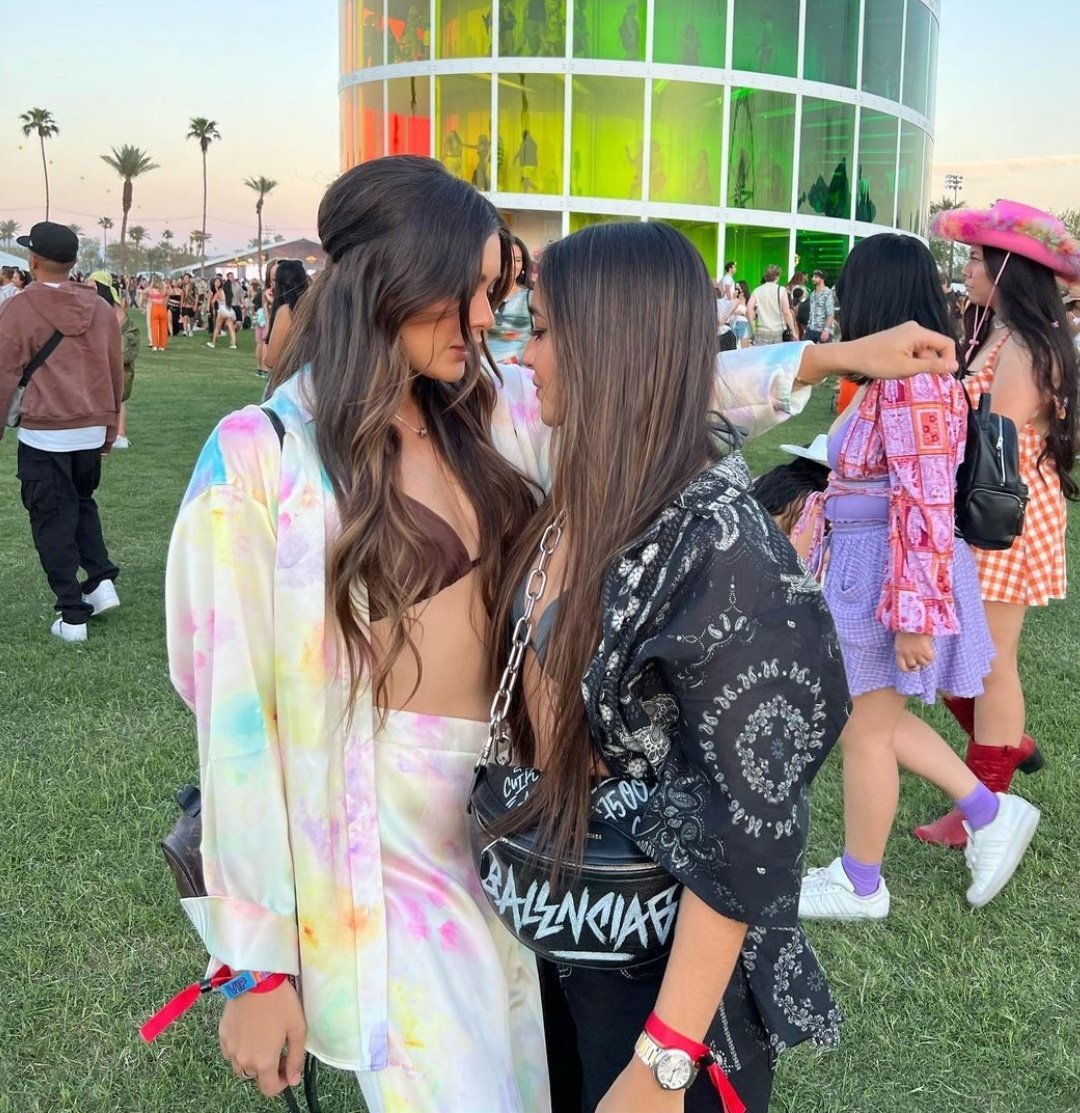 txebae__'s tweet image. tradición es tradición ✨