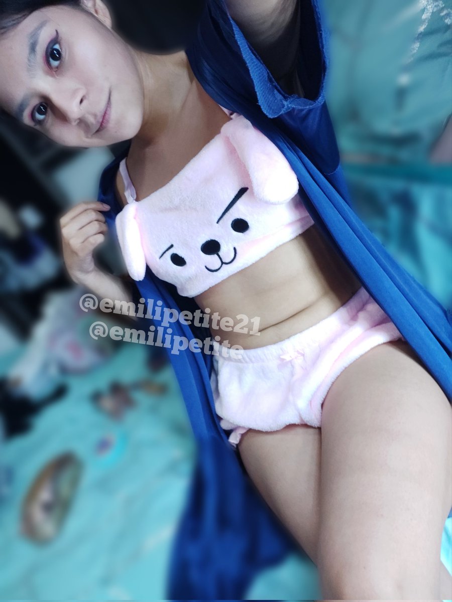 EmiliPetite's tweet photo. Ten una videollamada conmigo!! 🤩  ultimo día para que te suscribas a mi onlyfans 😜y puedas participar por una videollamada erotica conmigo 😈 😚 que esperas bebe 😏 se anunciara al ganador en mi live sin censura en la plataforma 🔥 
https://t.co/2BSFLVfMsh
💗 https://t.co/sJDLIAqgn5