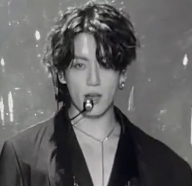 Pleuvhoir's tweet photo. Are we getting the 2019's Lotte Concert JK back? https://t.co/4yqBFW5Ewu