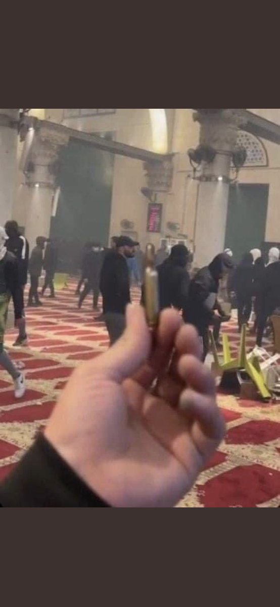 Yine israil yine ramazan ayı yine mescitte yine zulüm.