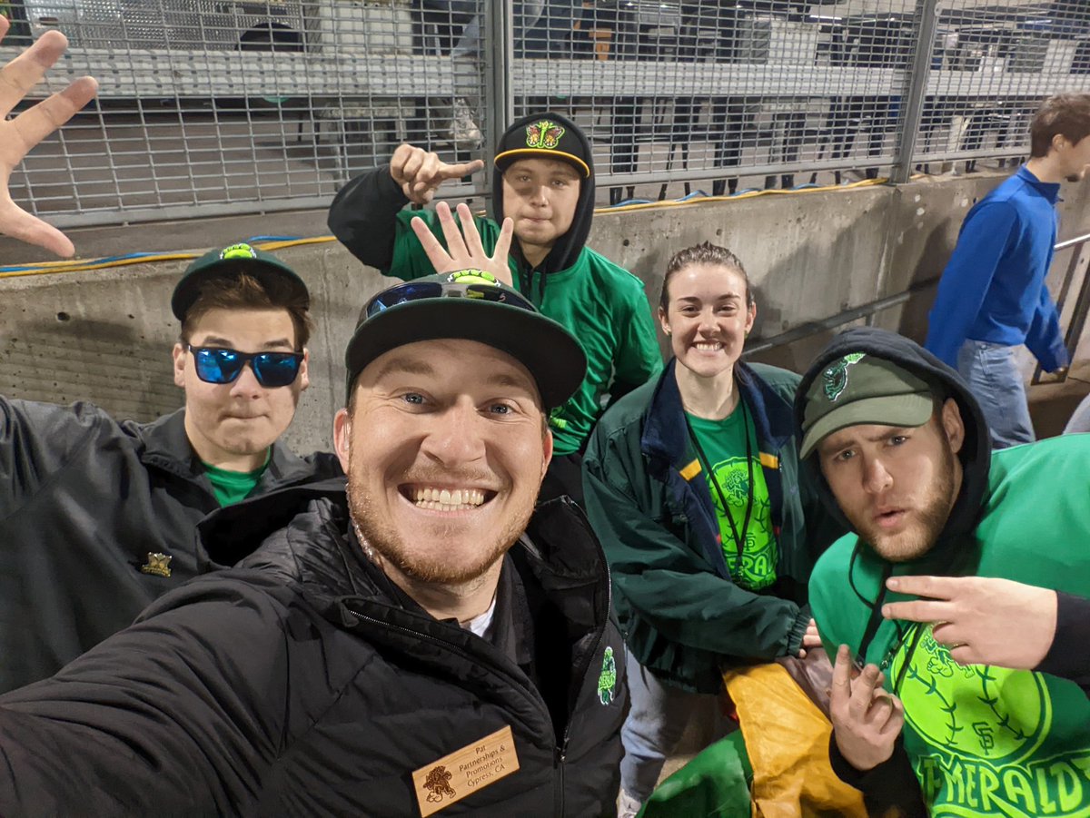 OtherPatZajac's tweet image. #SELCOSelfie first one for the crew 🤙