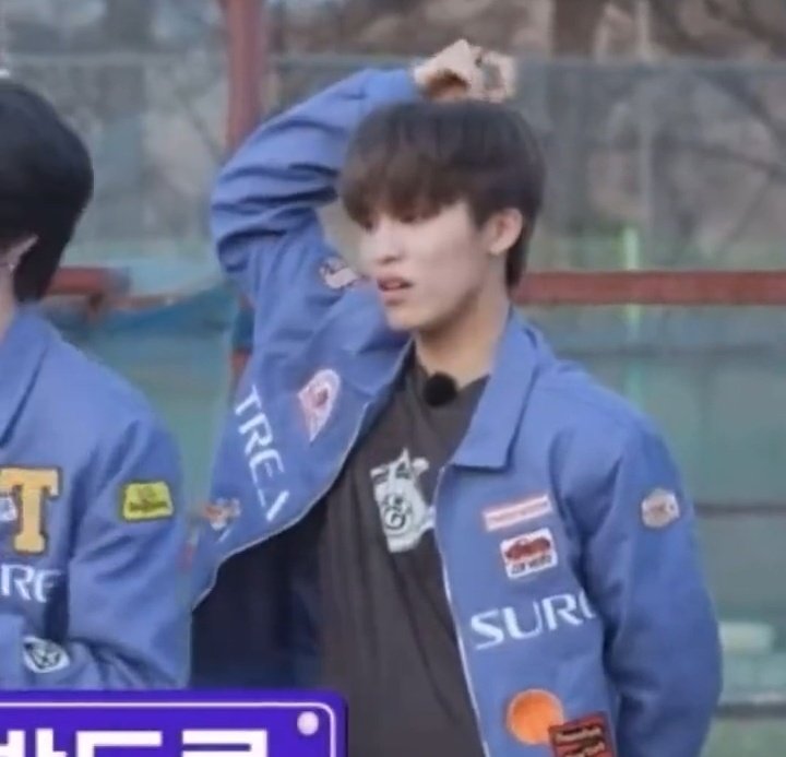 ppjeongwo's tweet photo. jeongwoo and his hair twirling habit https://t.co/HOZqtFCaVD