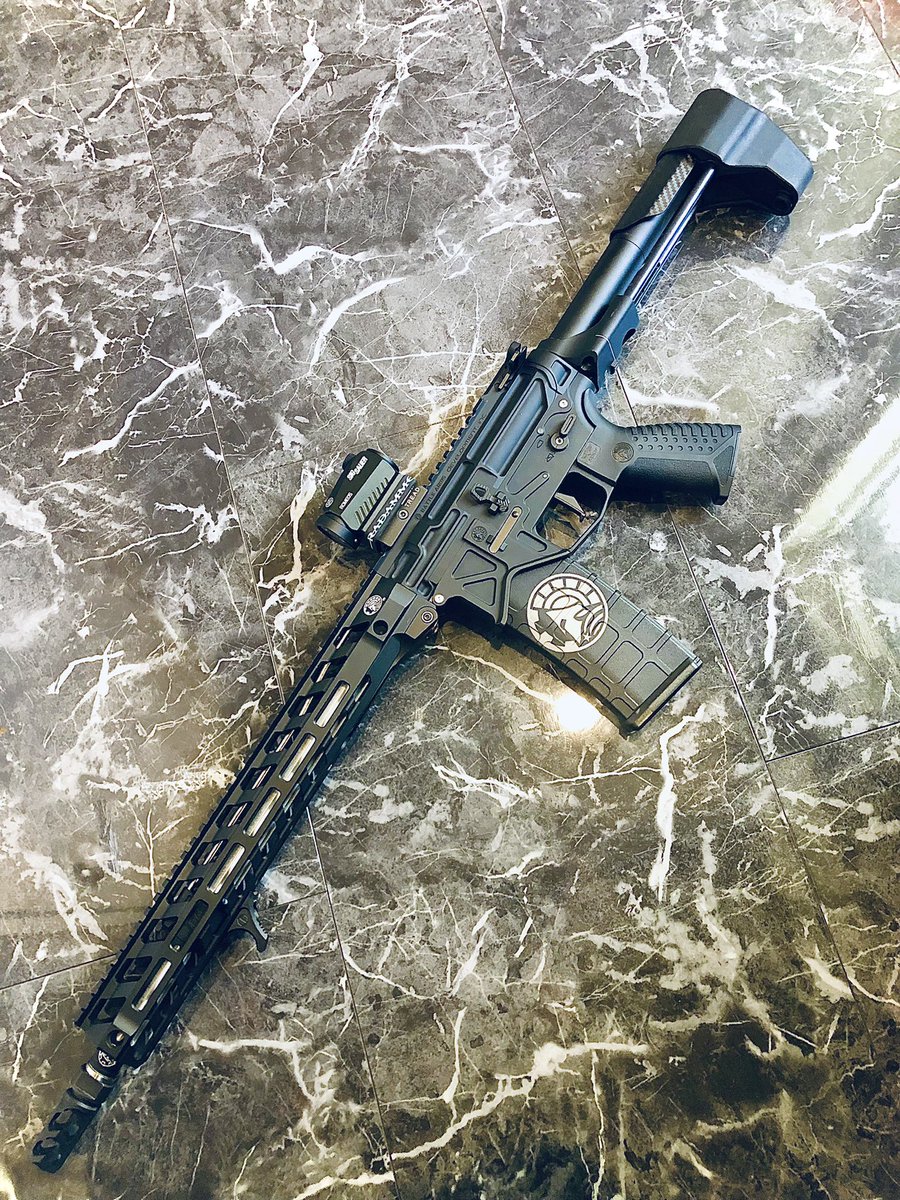 A_PON_TURN's tweet photo. とうとう私もBADオーナー🤩
私物を売りまくり、軍縮して手に入れました✨✨✨
マジx2見るのは初めてだけど、個々のパーツがイケメン過ぎる😍😍
外装カスタムしなくても、ご飯が5杯はいけそうだ🥴
#BAD556 
#ROMEO5
#RADAMMO
#ガンケースTSUNAMI https://t.co/vPJxQXqHMc