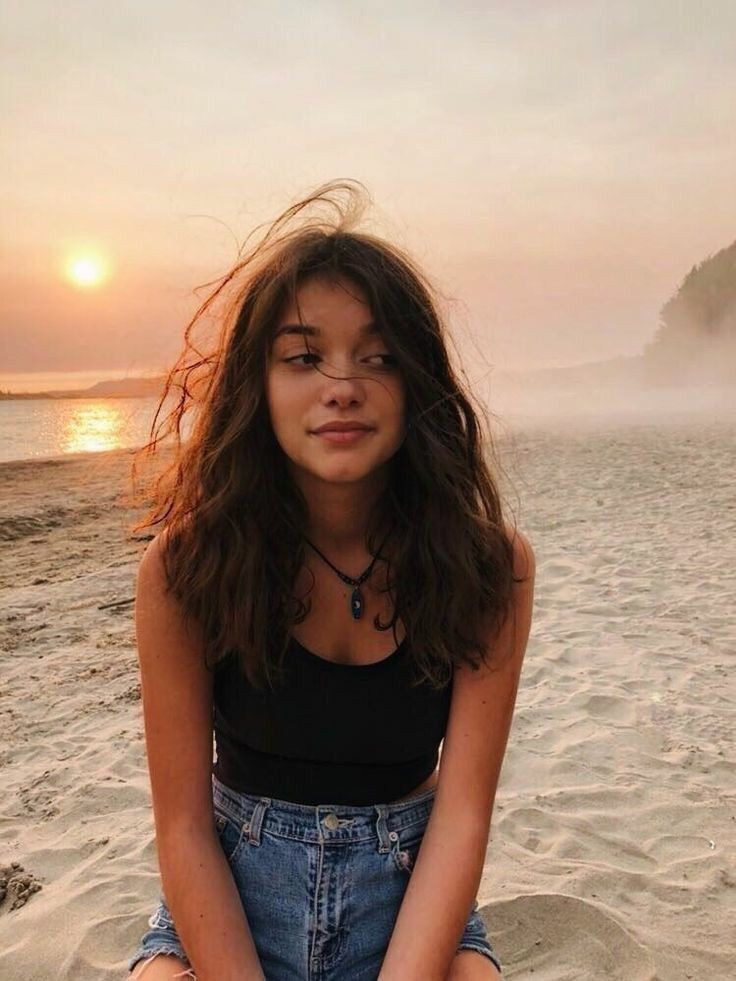 thinkerpiper's tweet photo. piper mclean na praia https://t.co/Gnj2tDOjB4